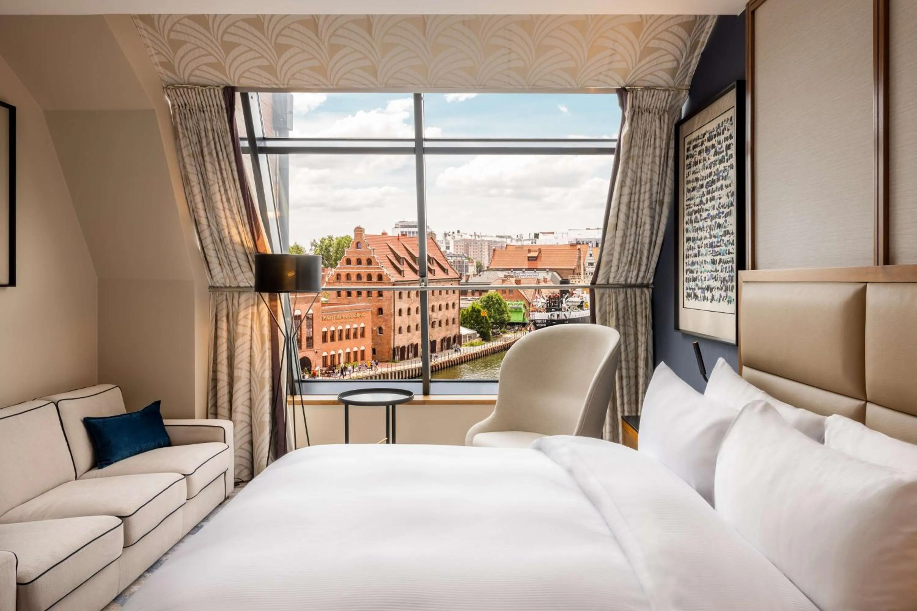 View (from property/room), Bed in Hilton Gdansk