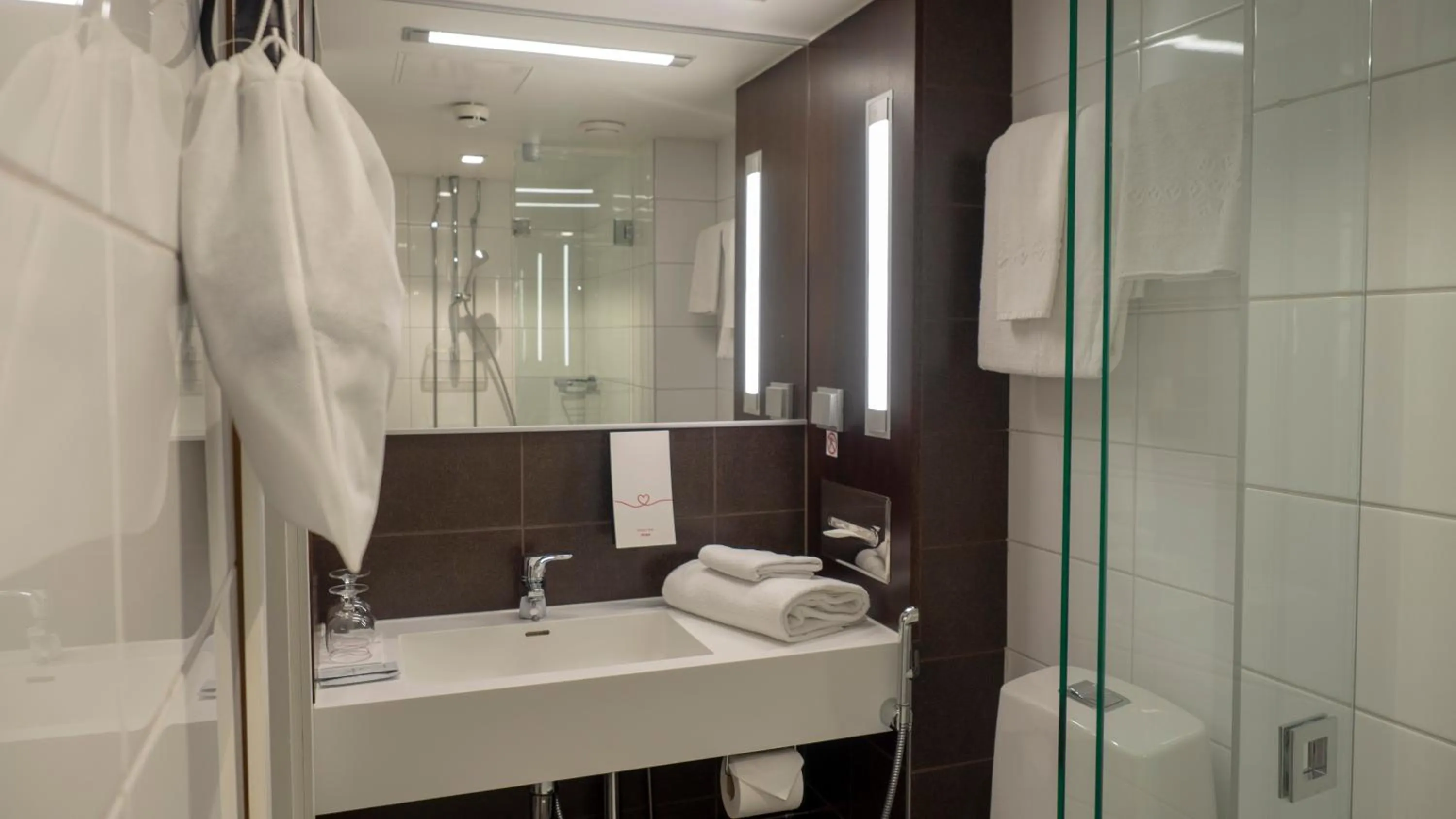 Shower in Original Sokos Hotel Seurahuone Kotka