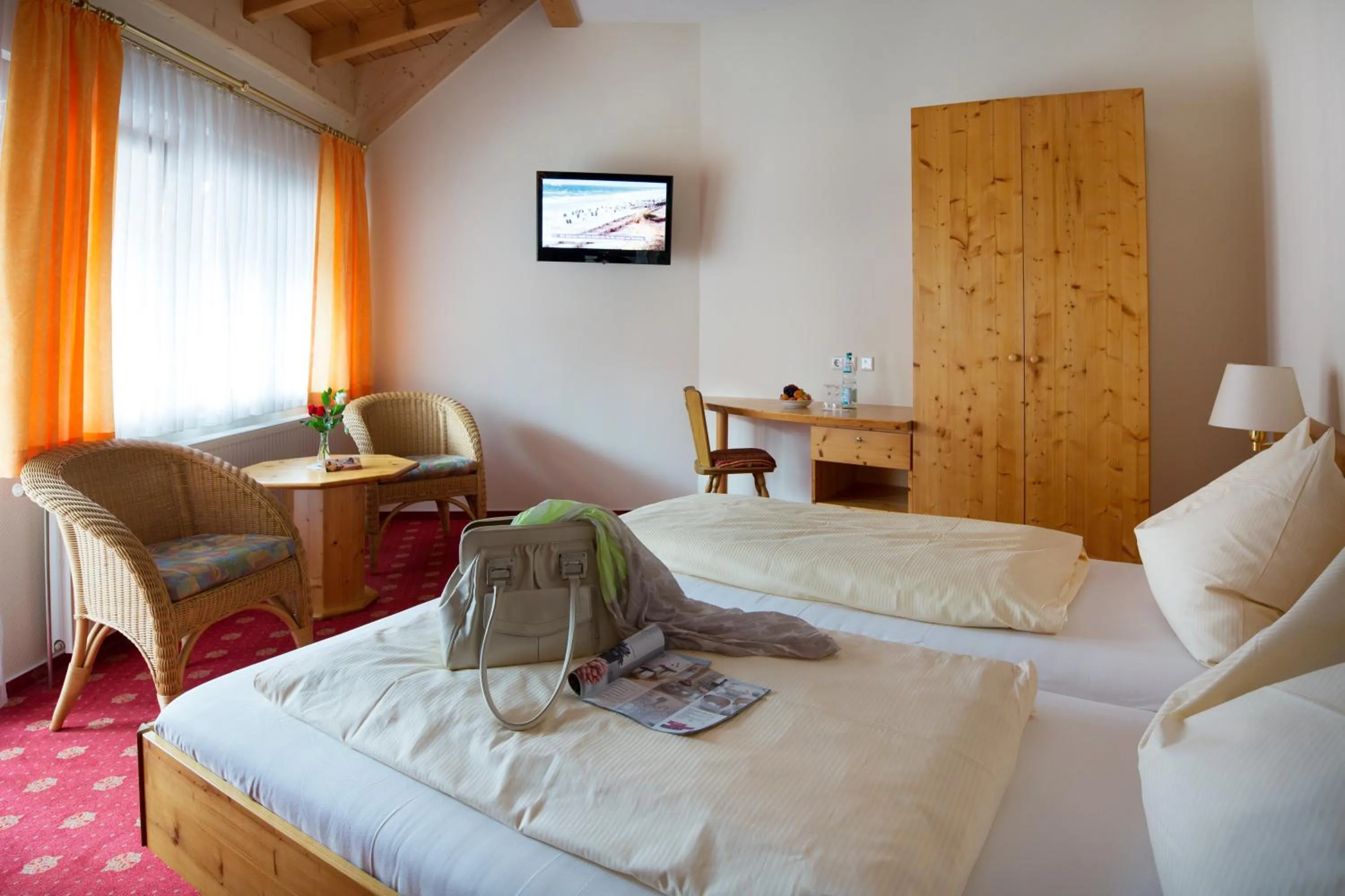 Photo of the whole room, Bed in Vier Löwen