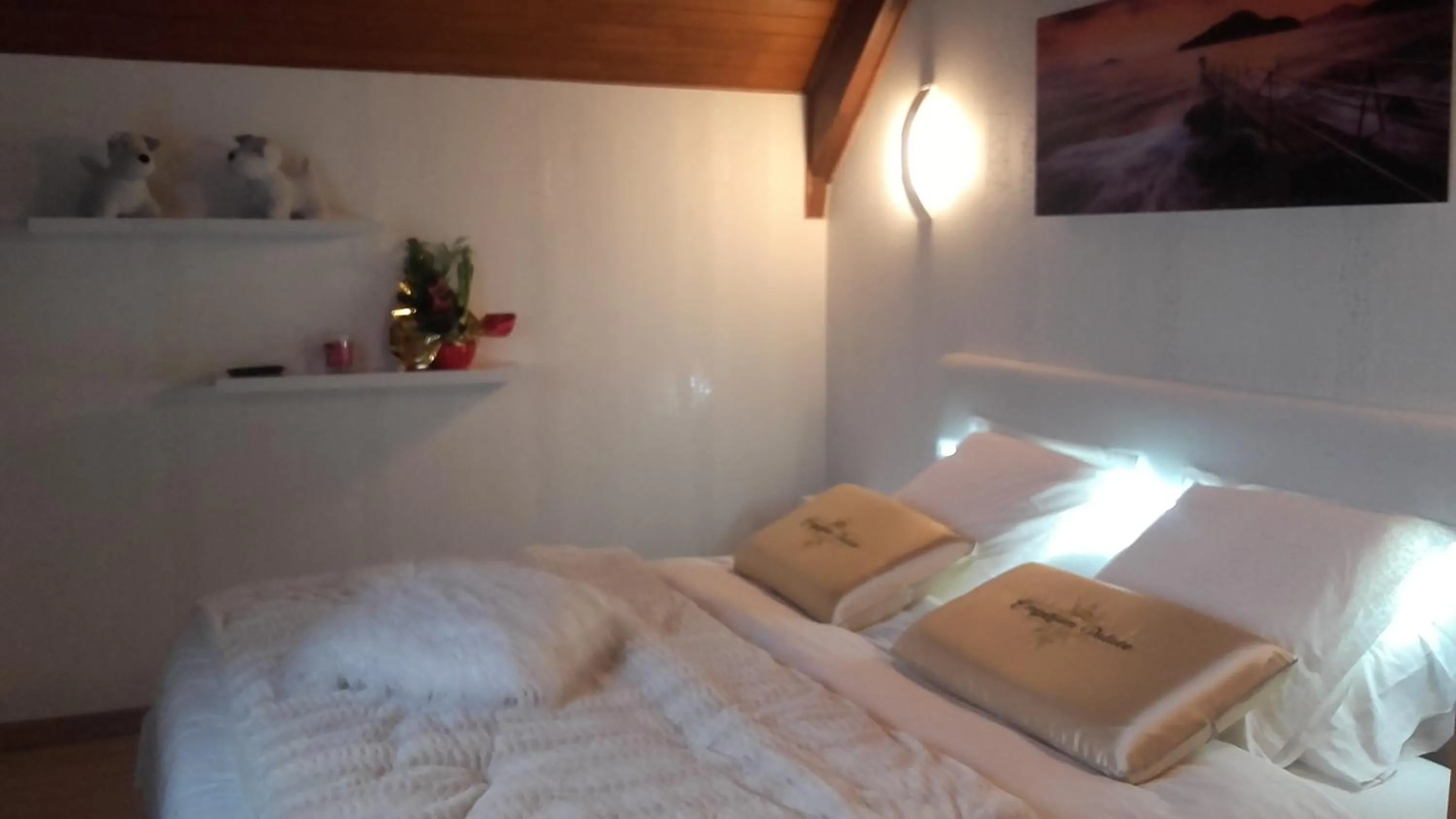 Bed in Chambres du Jardin Fleuri