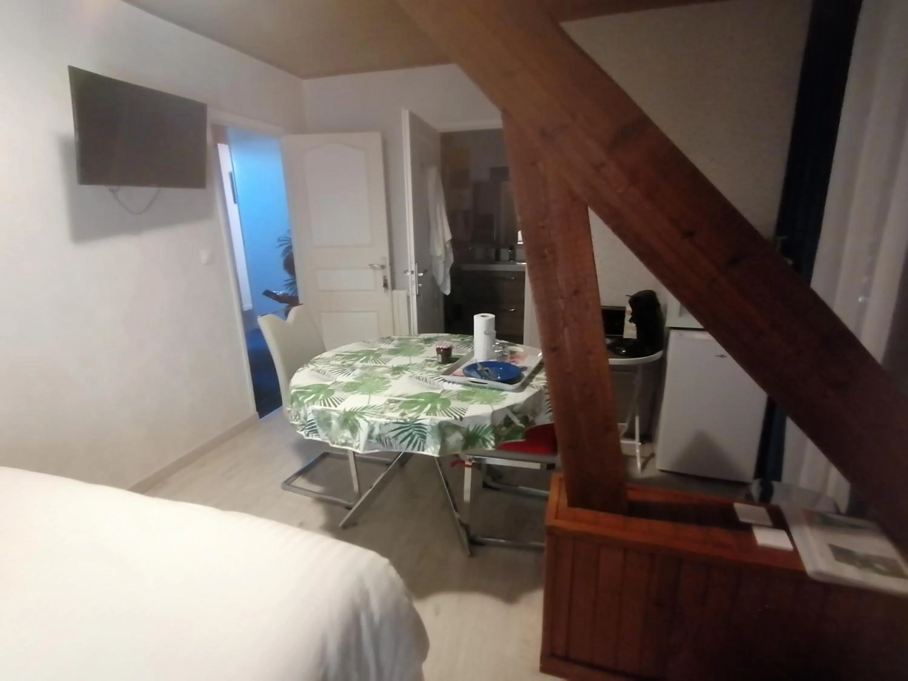 Bed in Chambres du Jardin Fleuri