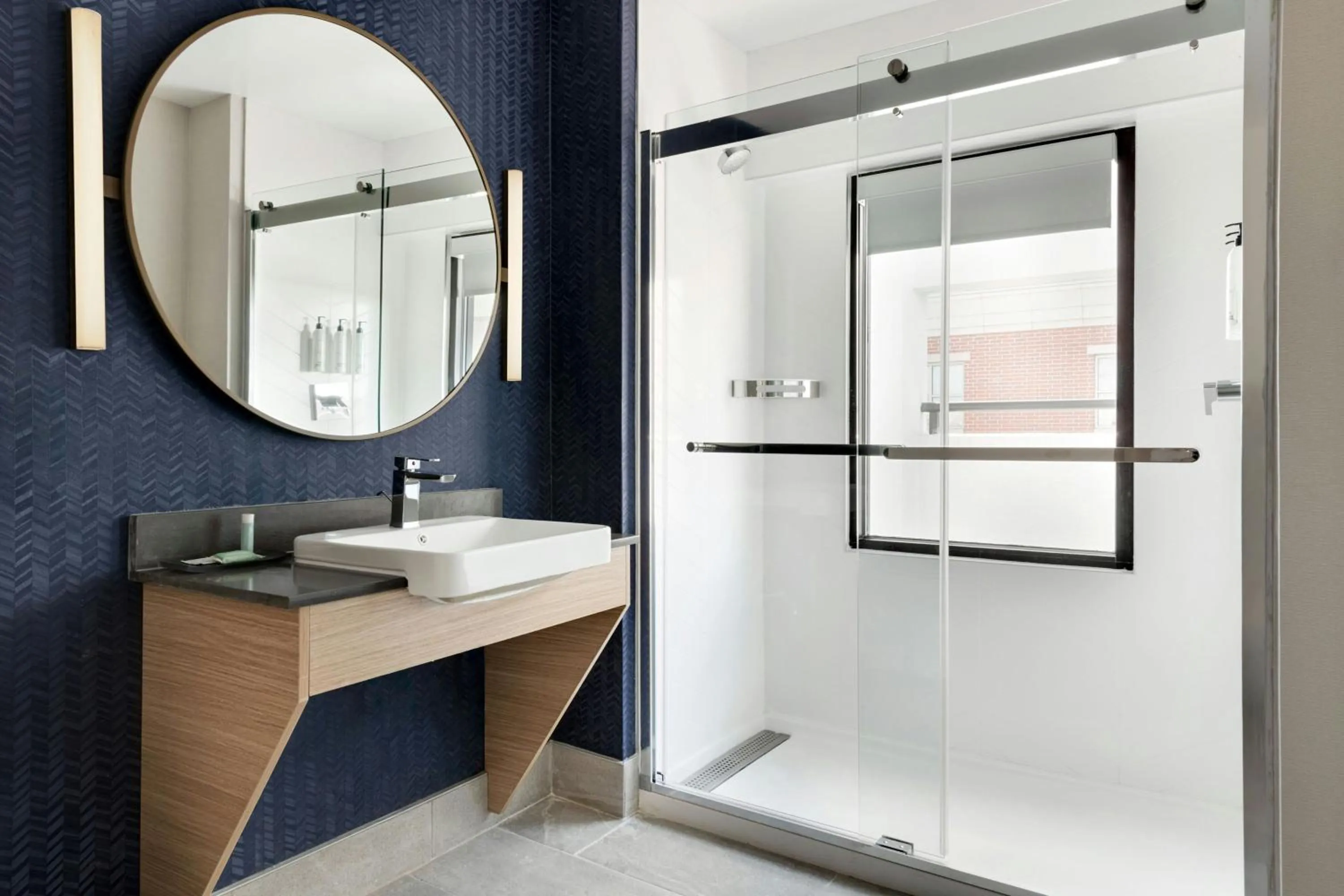 Bathroom in Fairfield by Marriott Inn & Suites Charleston Downtown