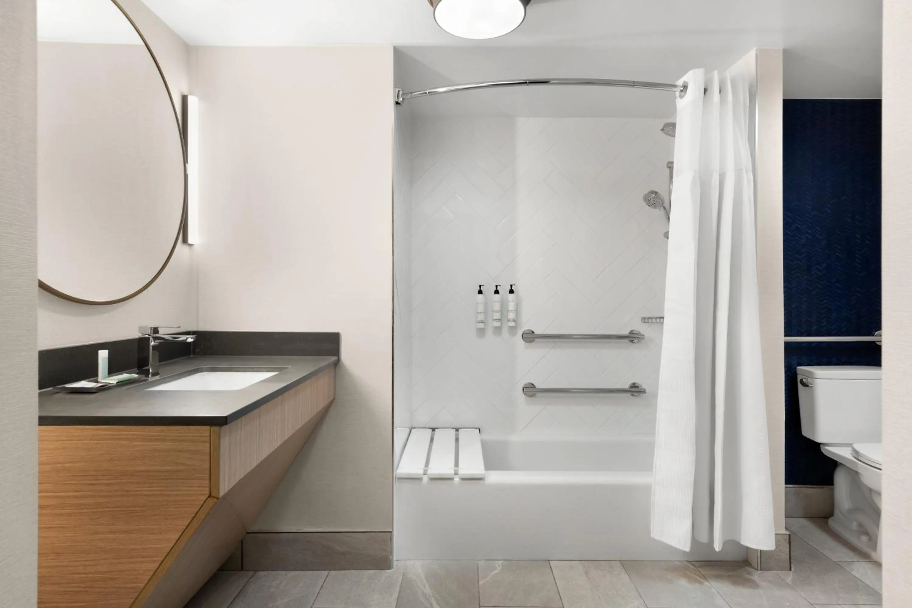 Bathroom in Fairfield by Marriott Inn & Suites Charleston Downtown