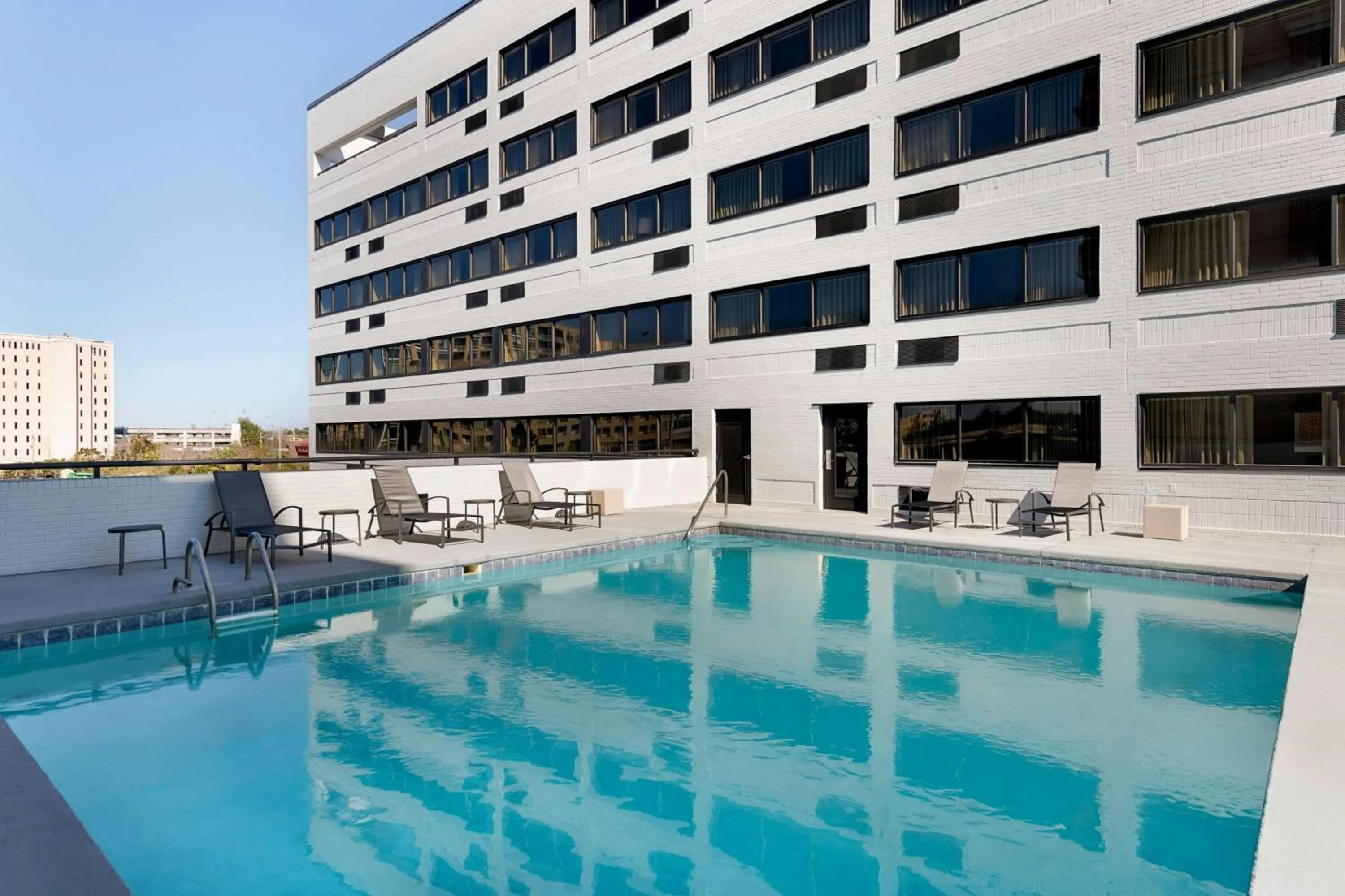 Swimming pool in Fairfield by Marriott Inn & Suites Charleston Downtown
