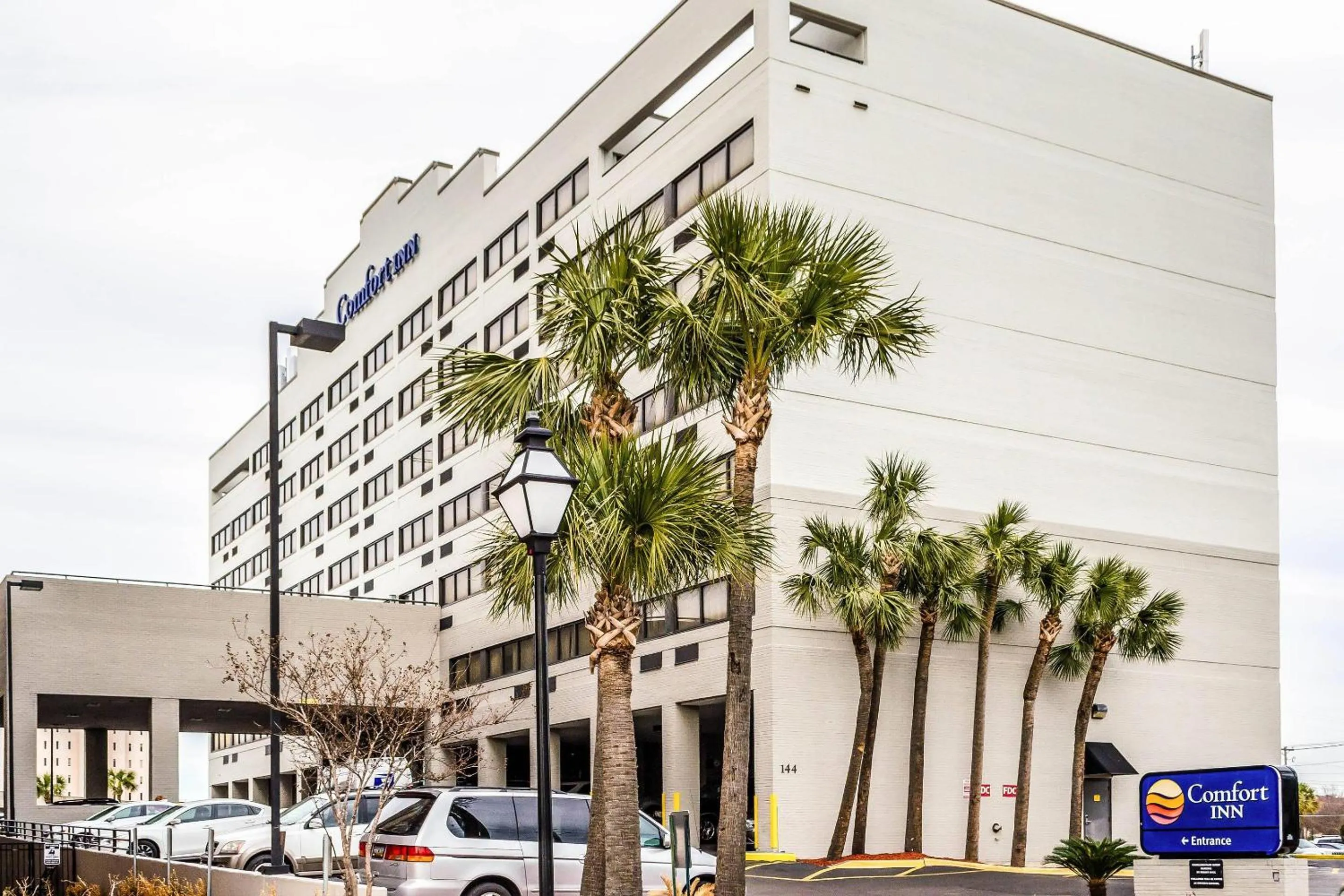Property building in Comfort Inn Downtown Charleston