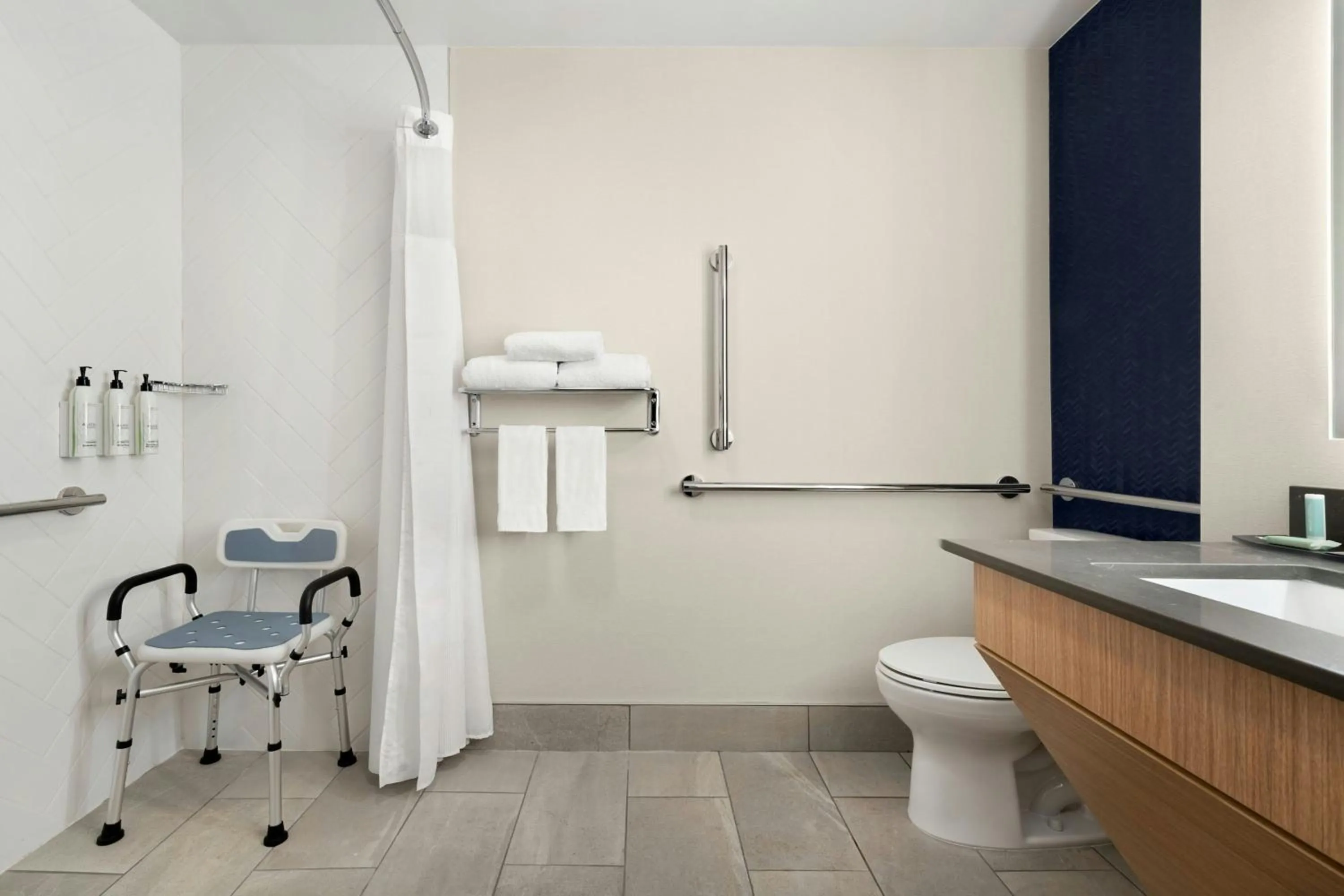 Bathroom in Fairfield by Marriott Inn & Suites Charleston Downtown