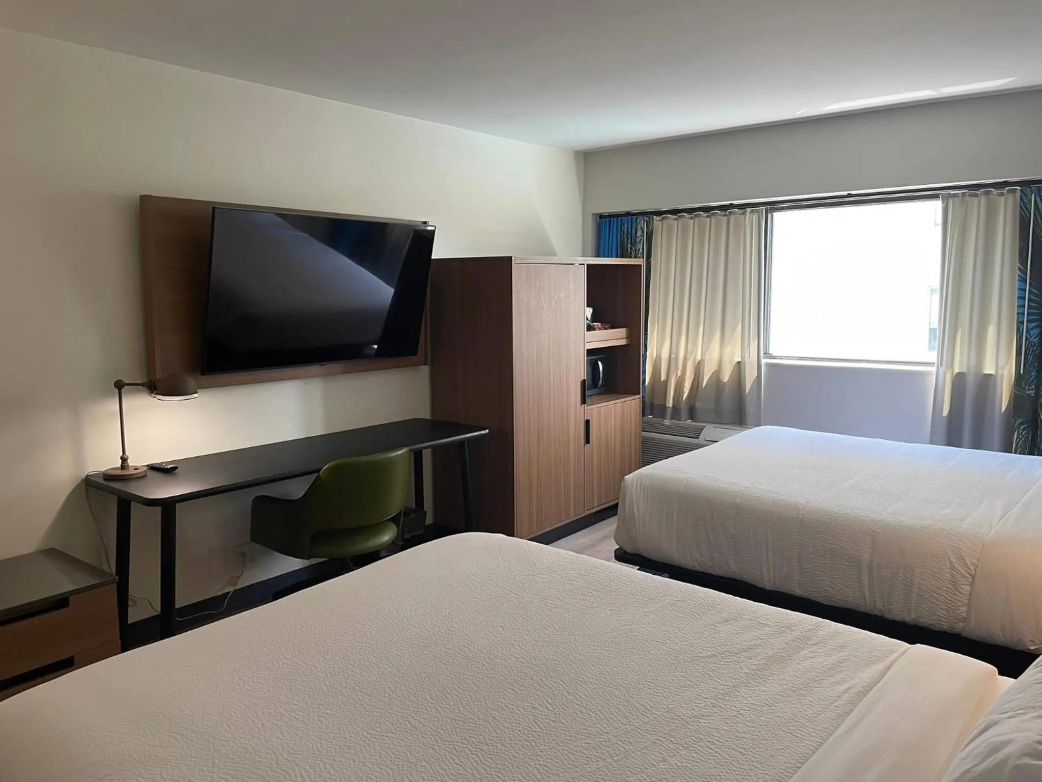 Bedroom, Bed in Comfort Inn Downtown Charleston