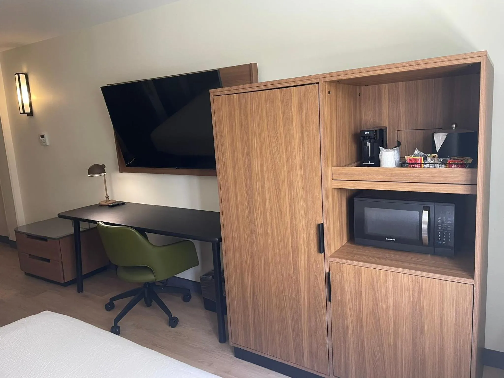 TV and multimedia, Bed in Comfort Inn Downtown Charleston