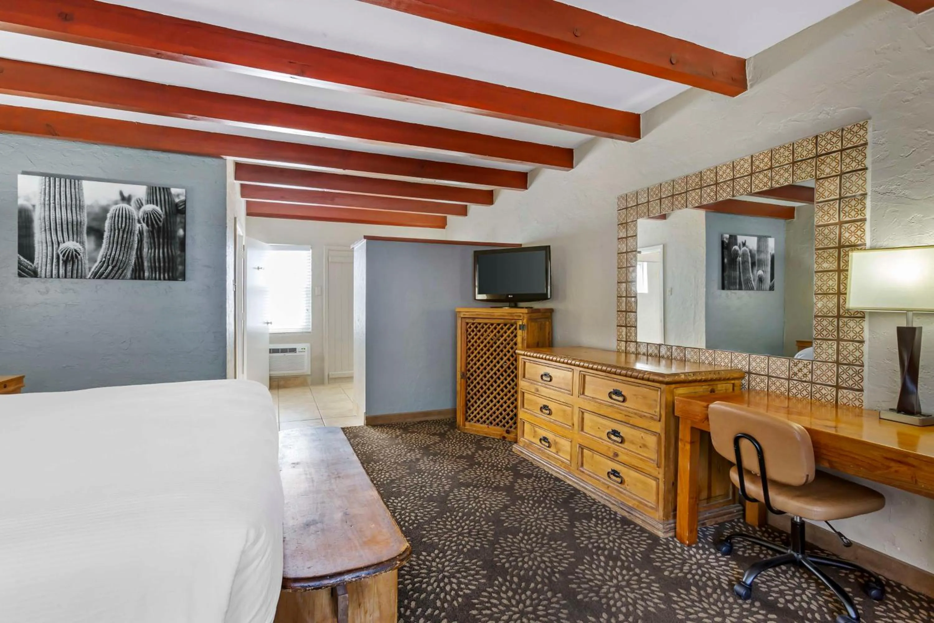 Bedroom, Bed in Best Western Mission Inn