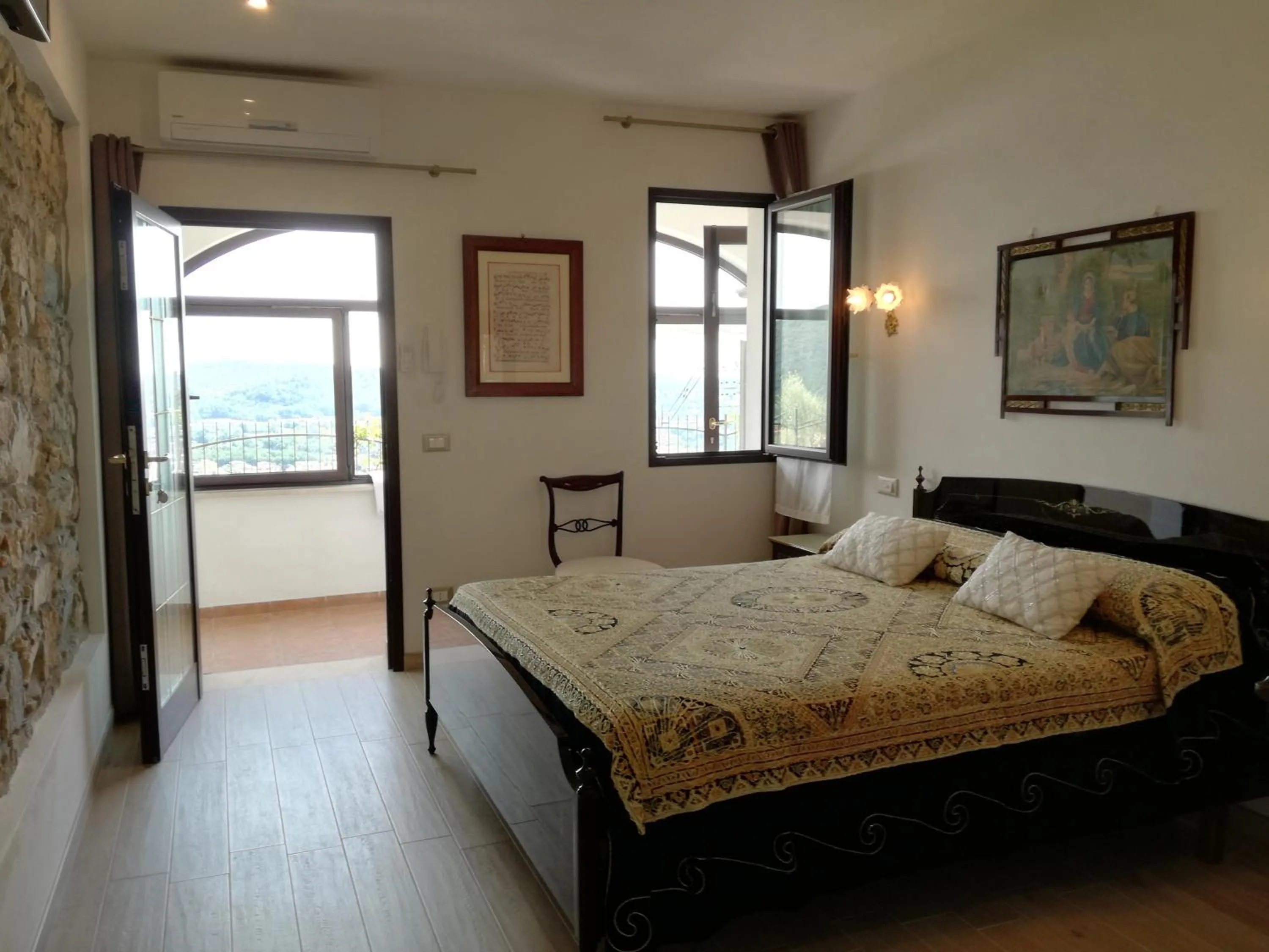 Photo of the whole room, Bed in Ca' Pietra di Nonno Pietro