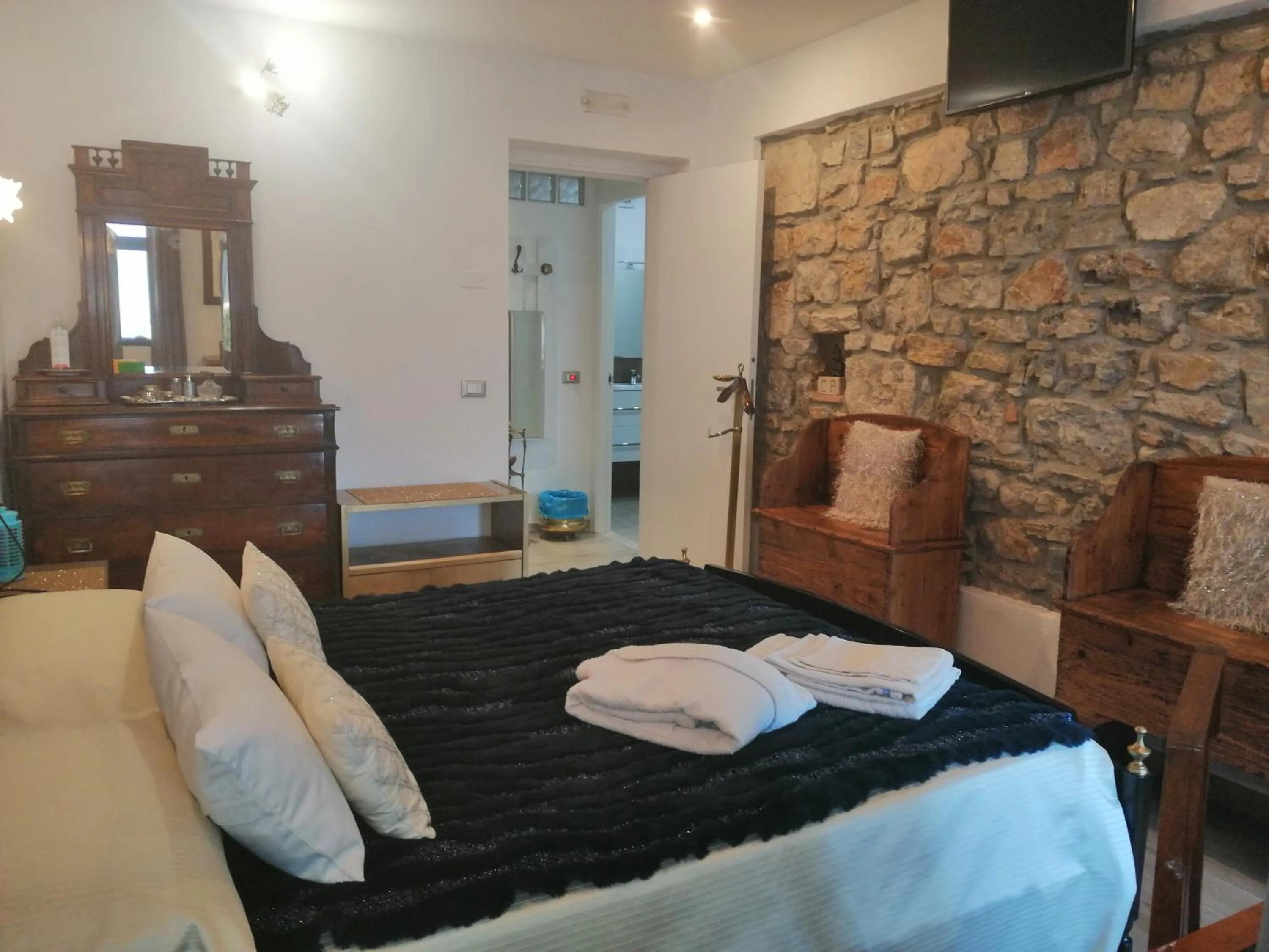 Photo of the whole room, Bed in Ca' Pietra di Nonno Pietro