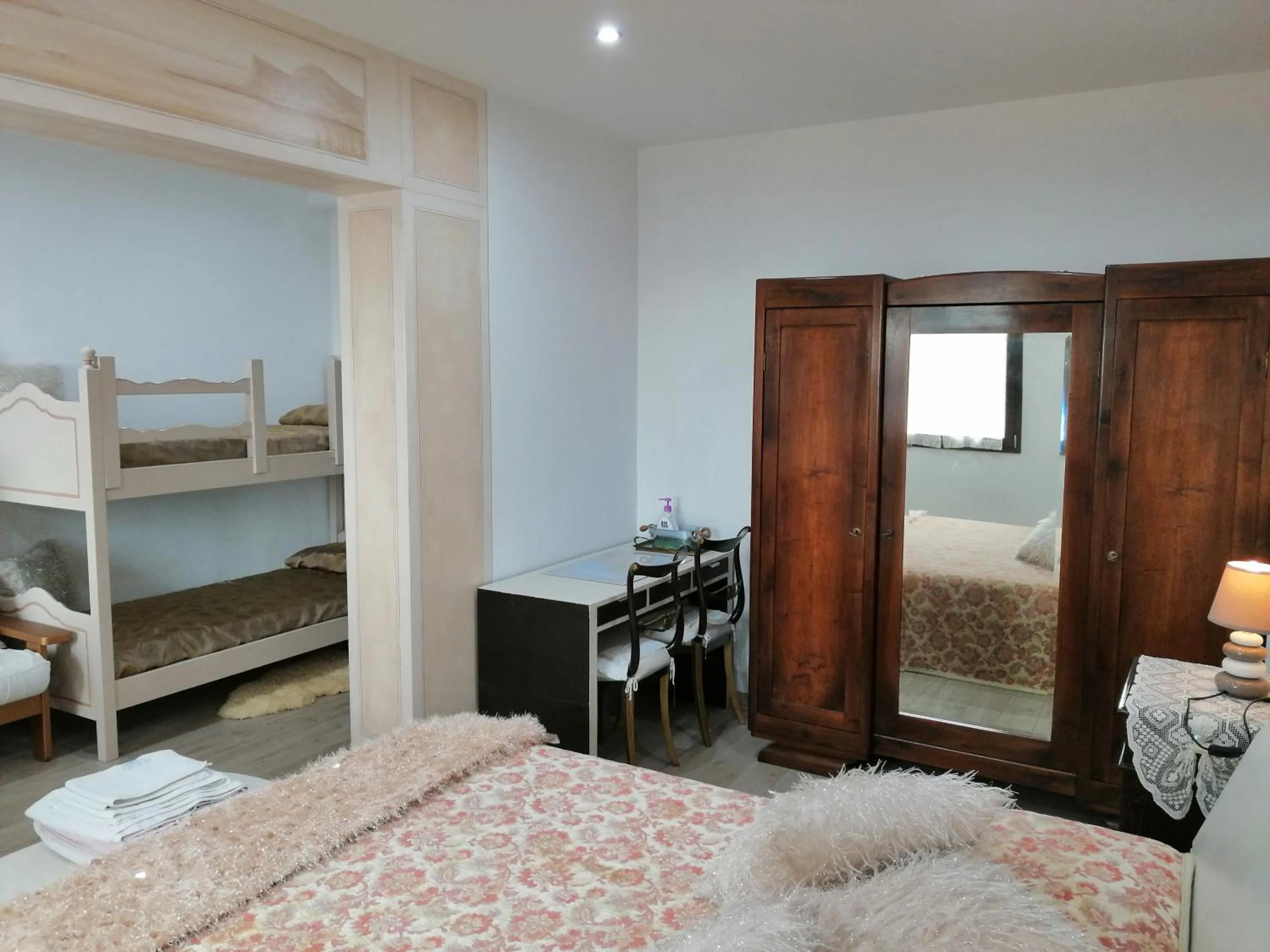 Photo of the whole room, Bed in Ca' Pietra di Nonno Pietro