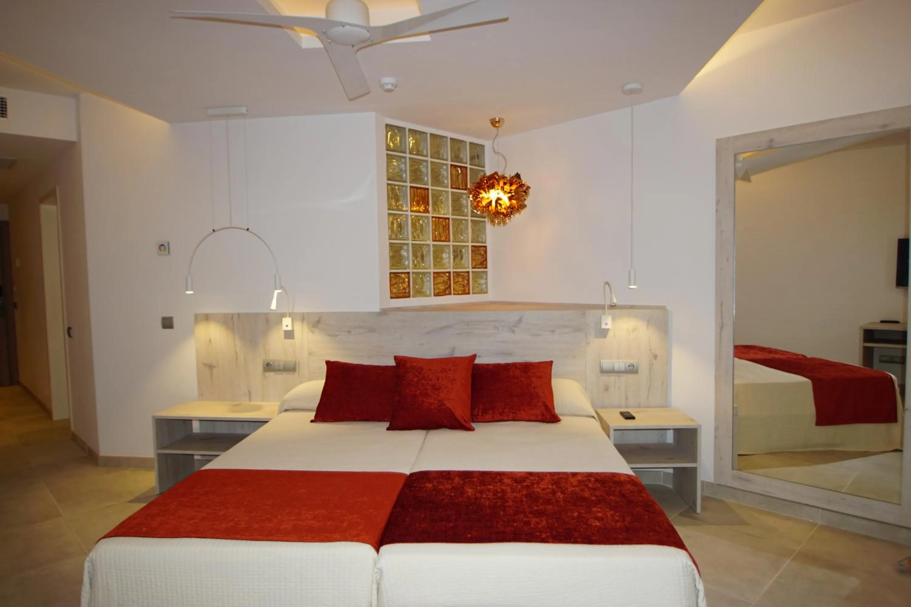 Photo of the whole room, Bed in Hotel Abrat