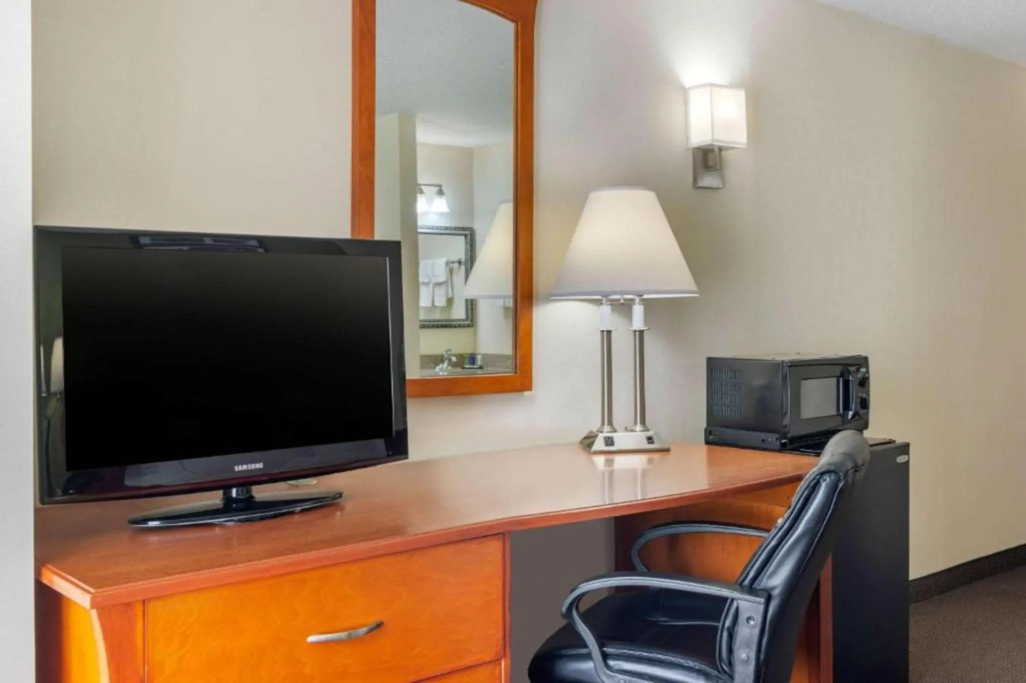 TV and multimedia in Sleep Inn Macon I-75
