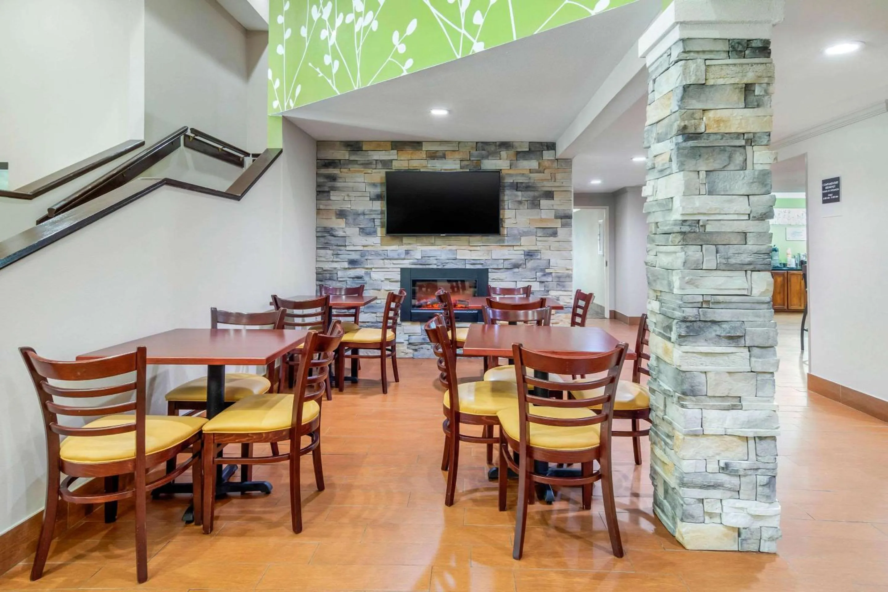 Restaurant/places to eat in Sleep Inn Macon I-75