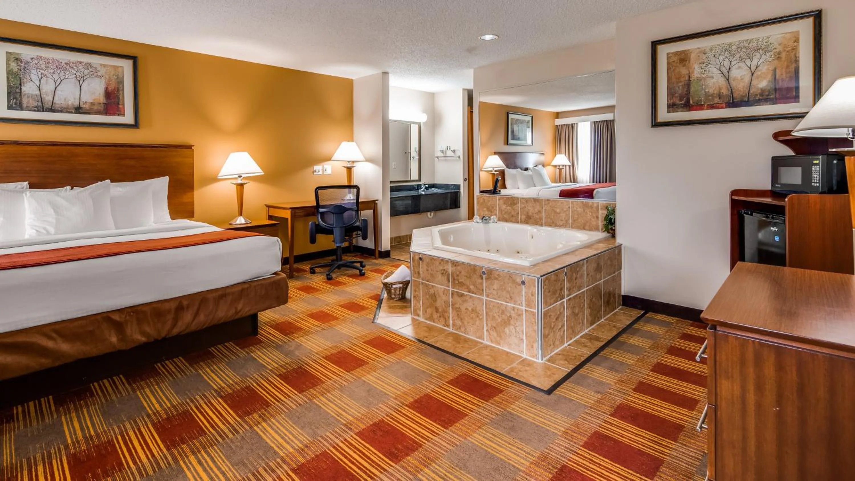 Bed in Best Western Lakewood Inn