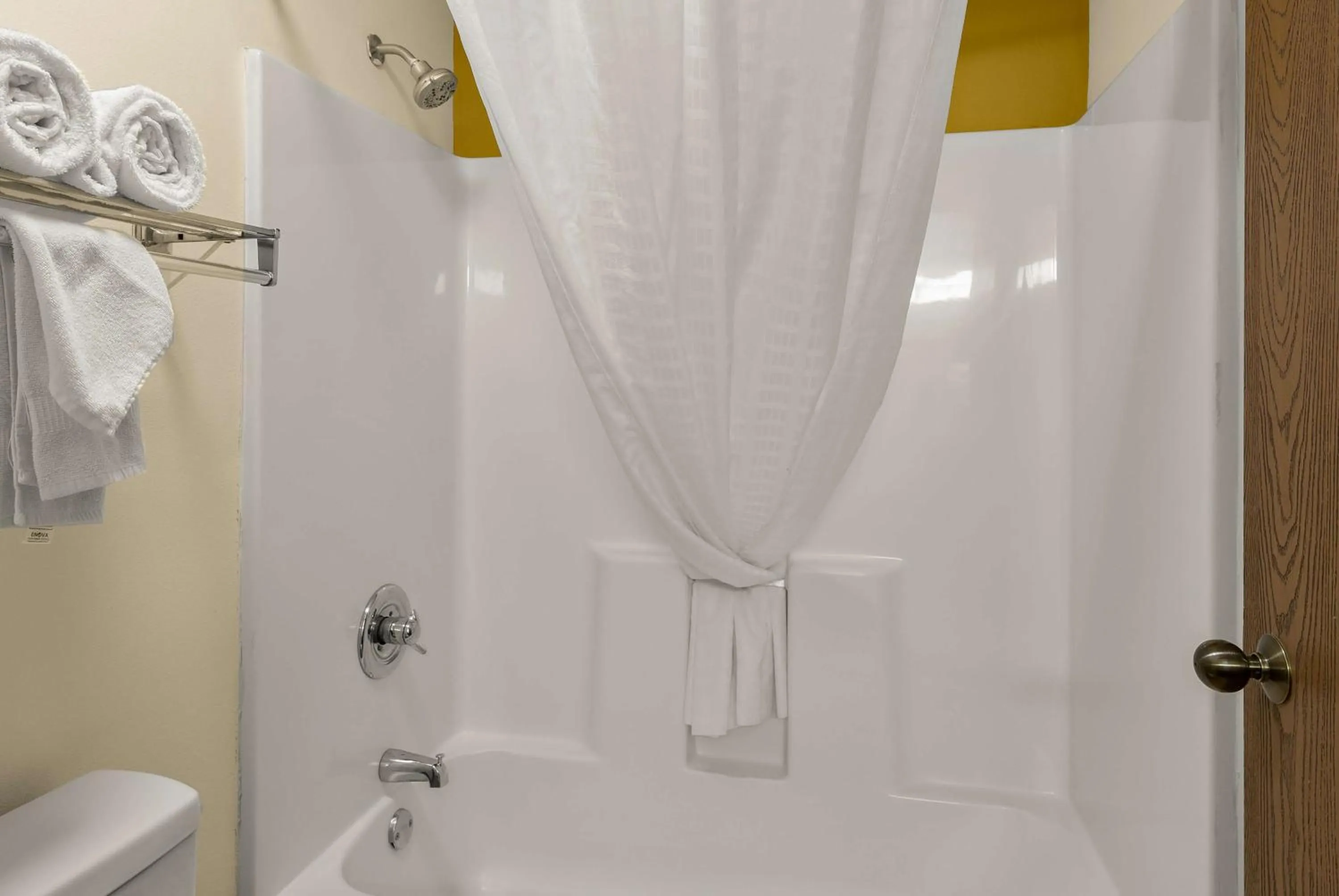 Bathroom in Best Western Lakewood Inn