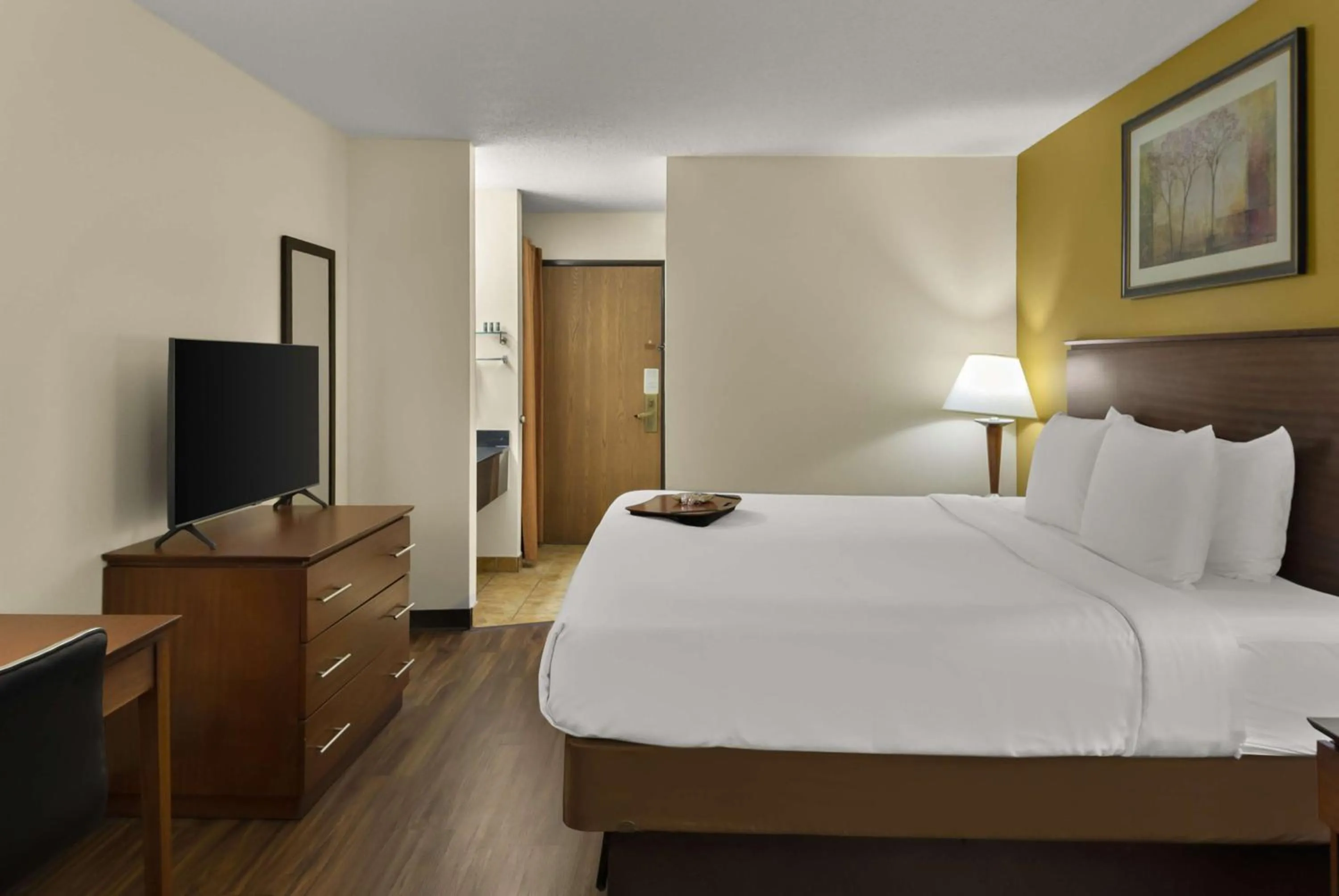 Other, Bed in Best Western Lakewood Inn