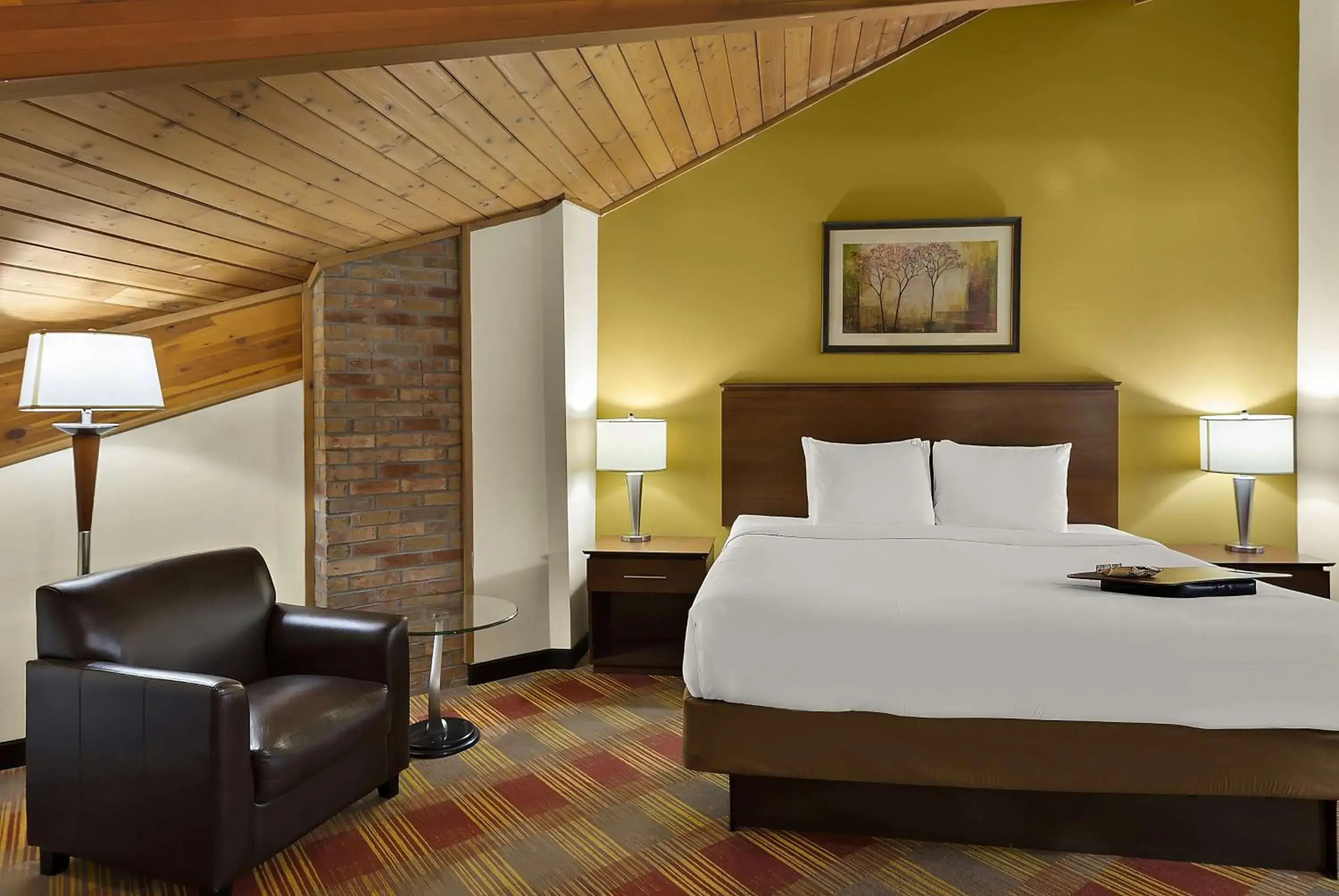 King Suite with Spa Bath - Non Smoking - Pool View in Best Western Lakewood Inn King Suite with Spa Bath - Non Smoking - Pool View in Best Western Lakewood Inn