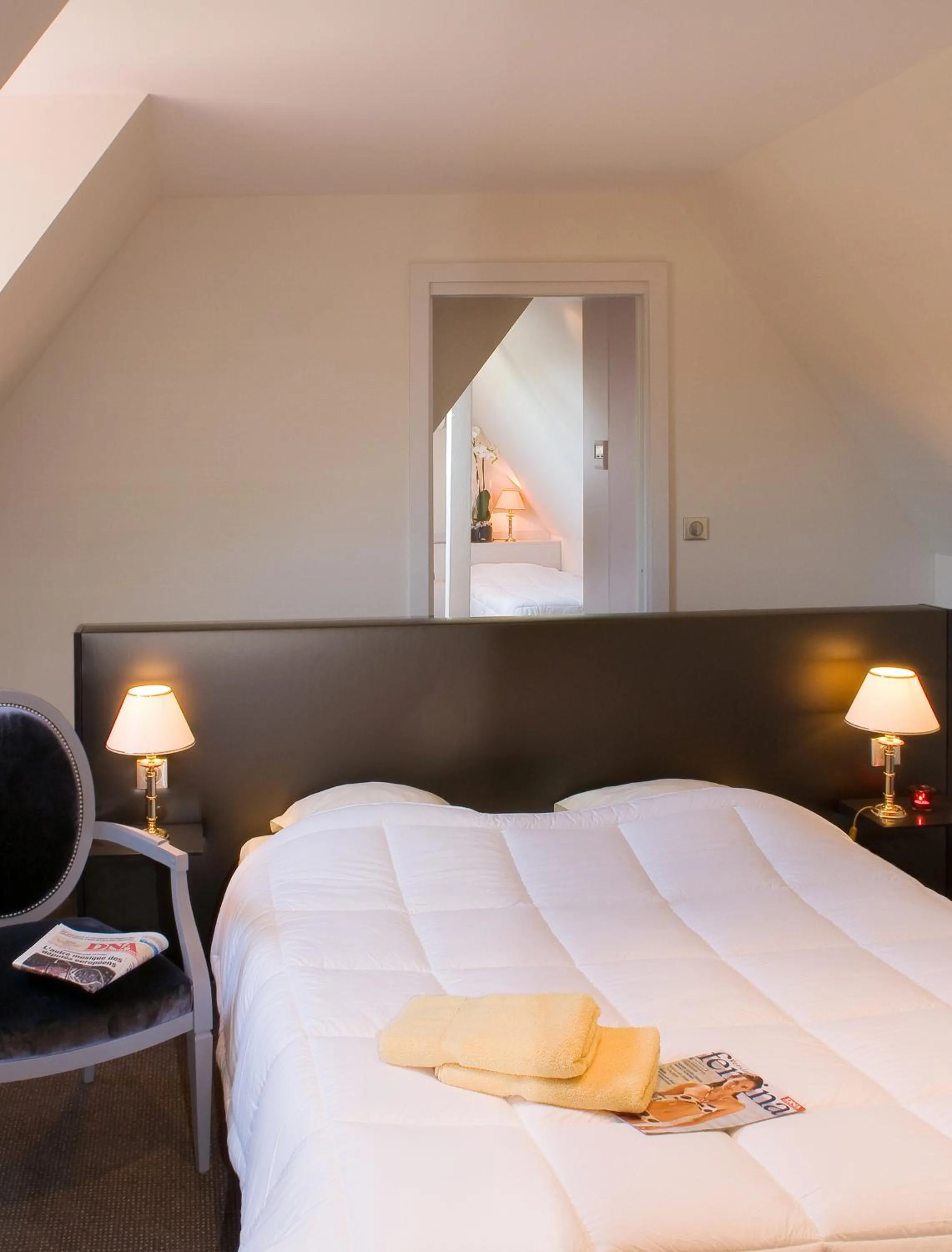 Bed in Logis Hotel Le Parc & Spa
