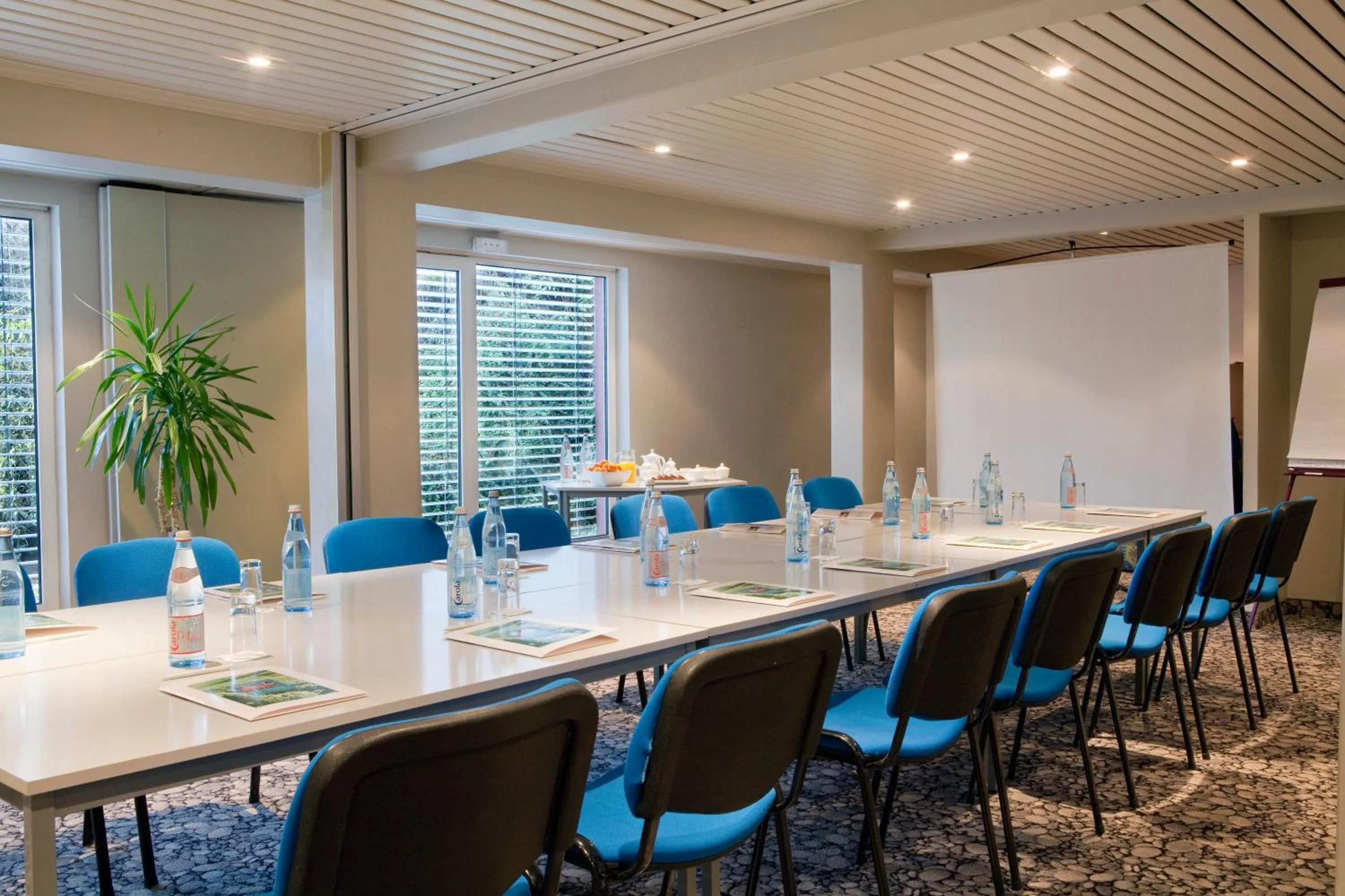 Business facilities in Logis Hotel Le Parc & Spa