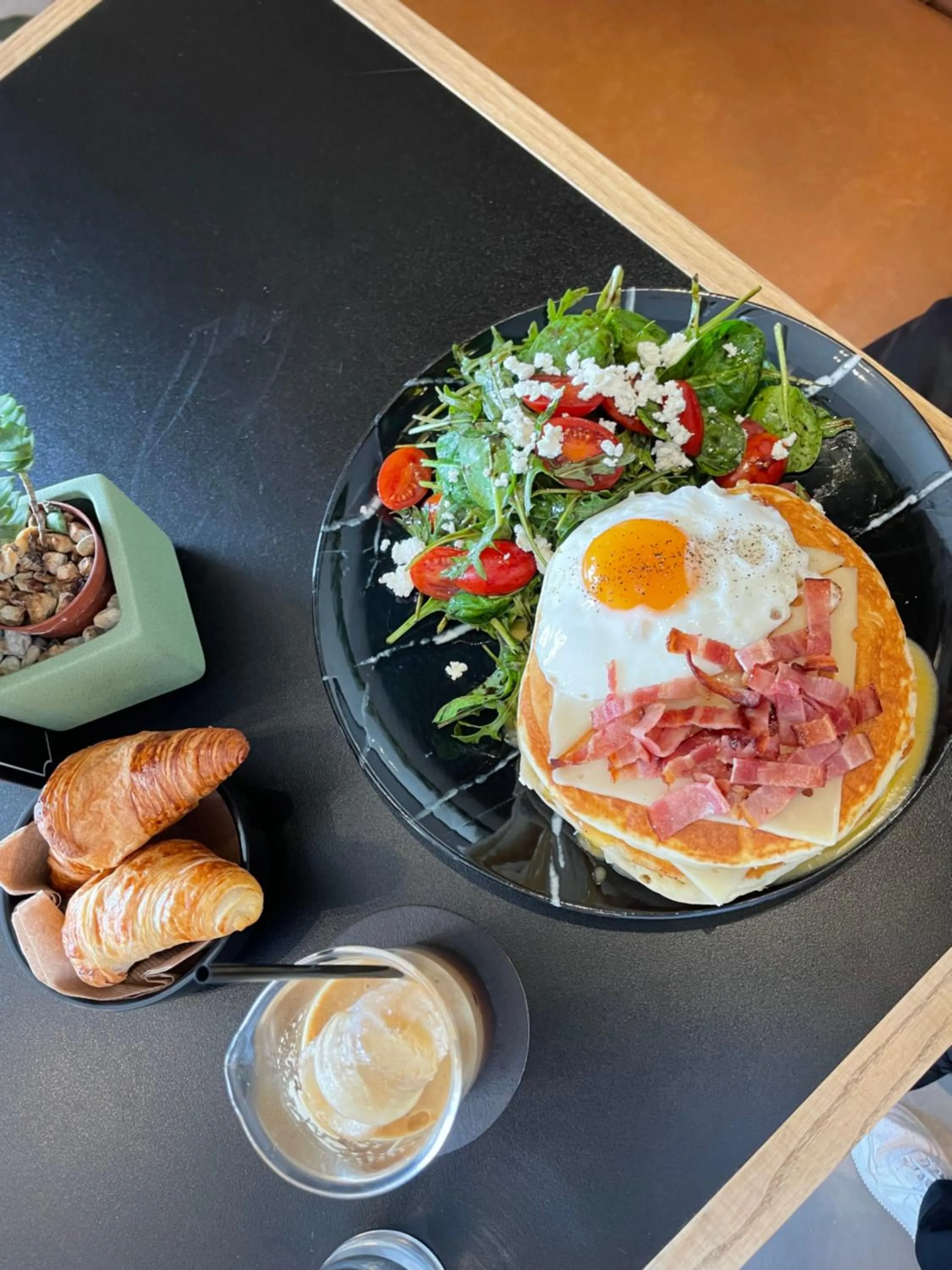 Restaurant/places to eat in Naxos Evilion Luxury Apartments & Suites