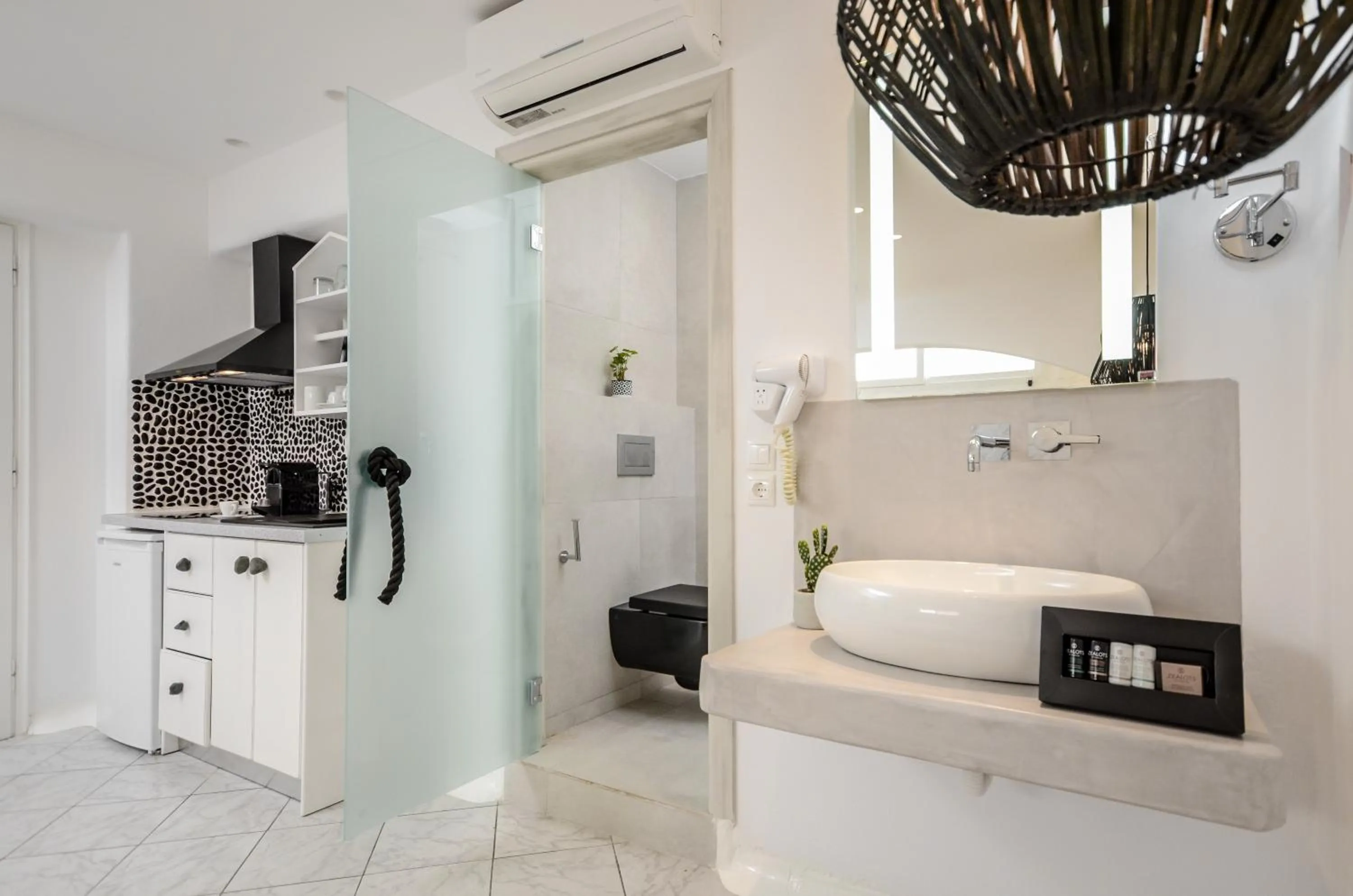 Naxos Evilion Luxury Apartments & Suites