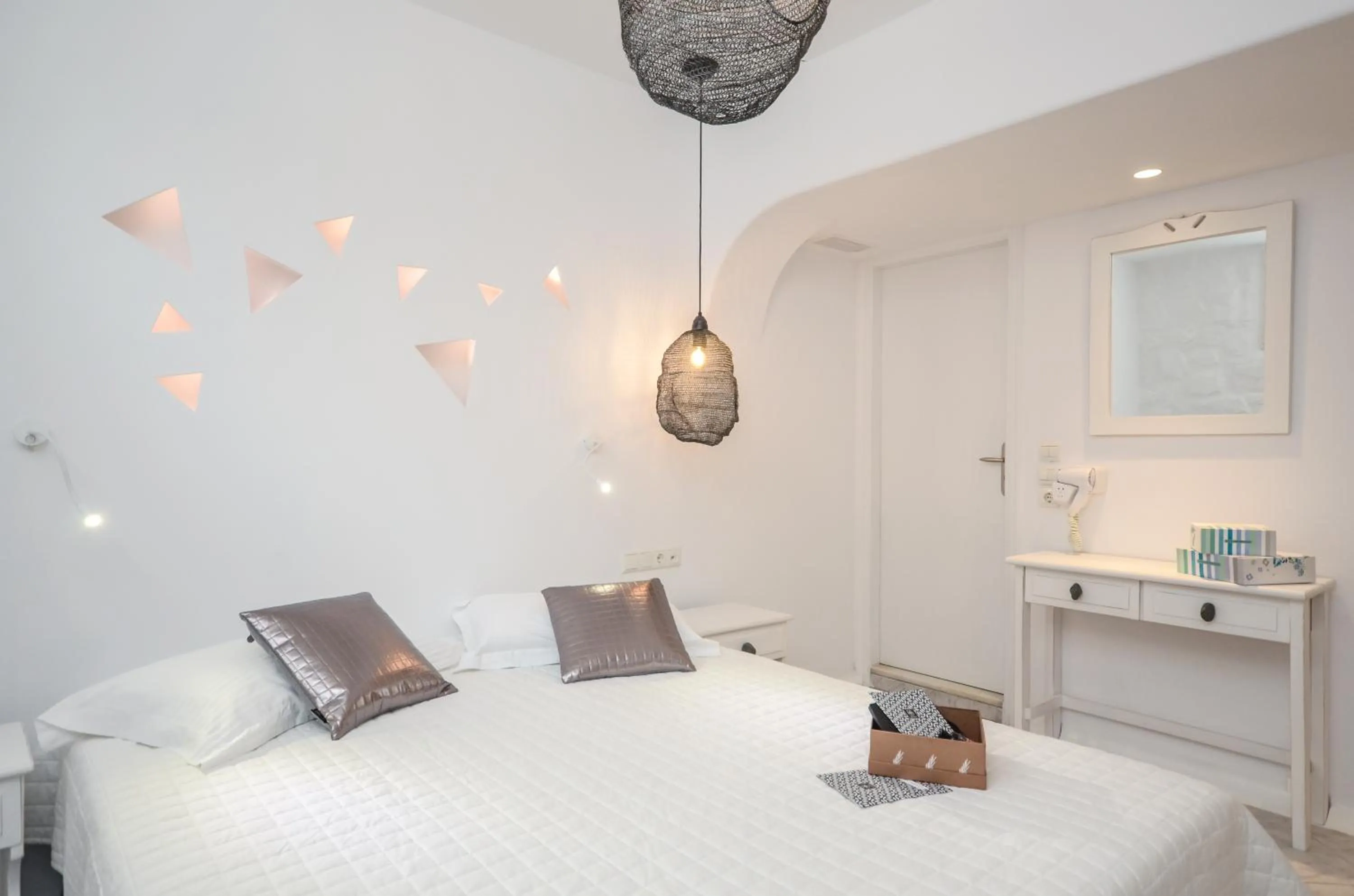 Photo of the whole room, Bed in Naxos Evilion Luxury Apartments & Suites