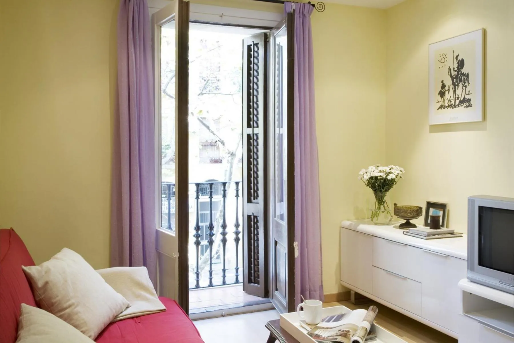 Living room in ApartEasy - Sant Antoni Market