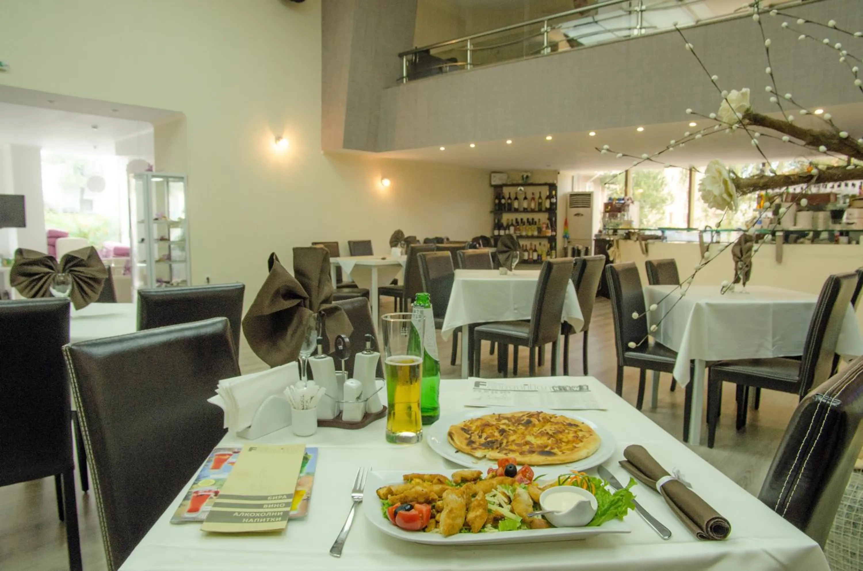 Restaurant/places to eat in Luxor Hotel