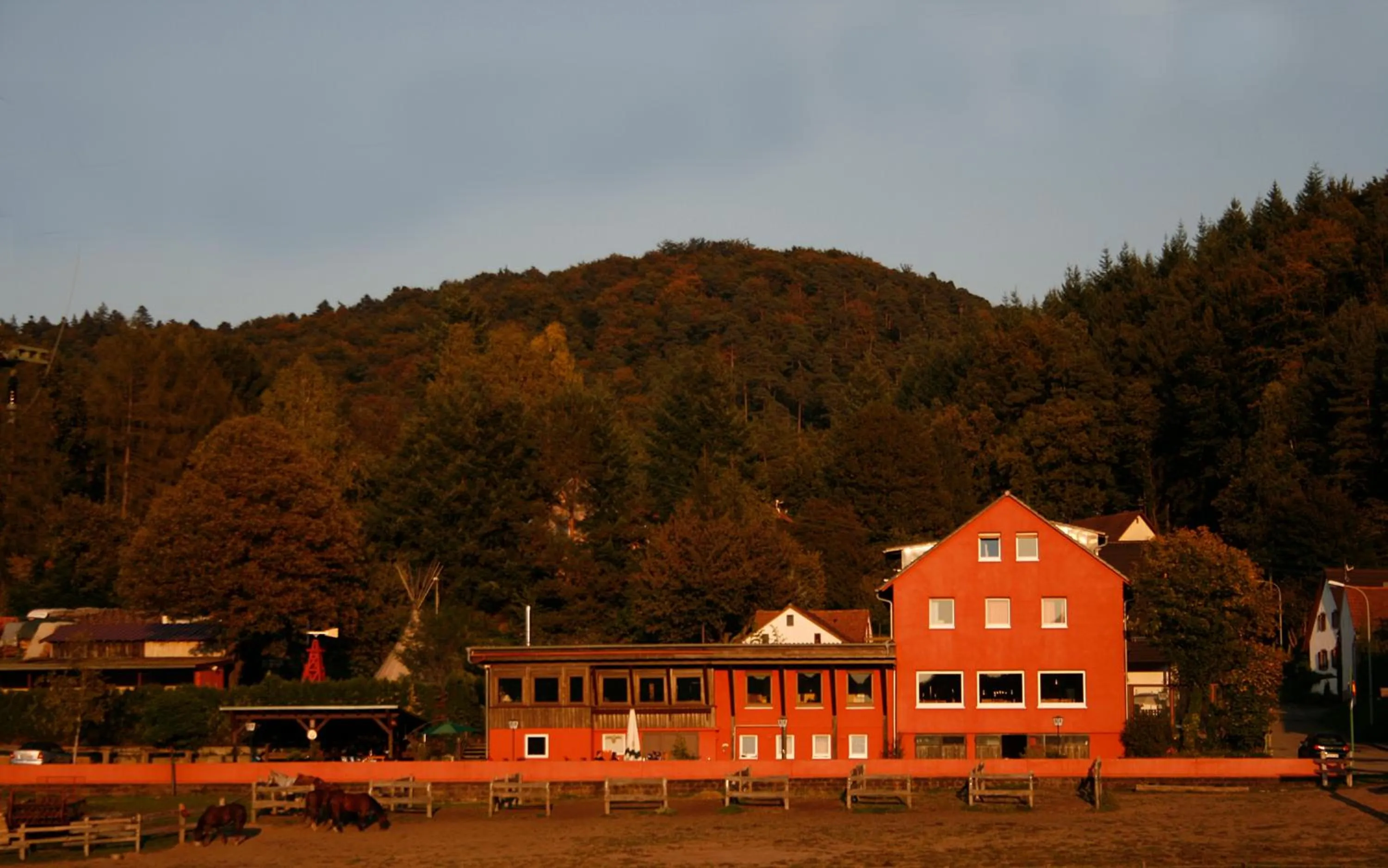 Property building in Longhorn Ranch Countryhotel - Garni