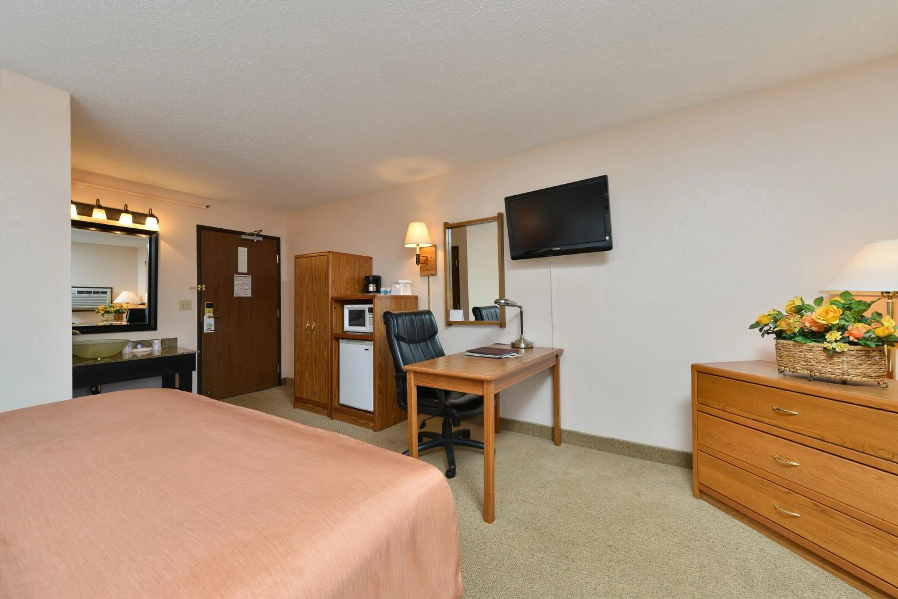 Bedroom in Super 8 by Wyndham Rapid City