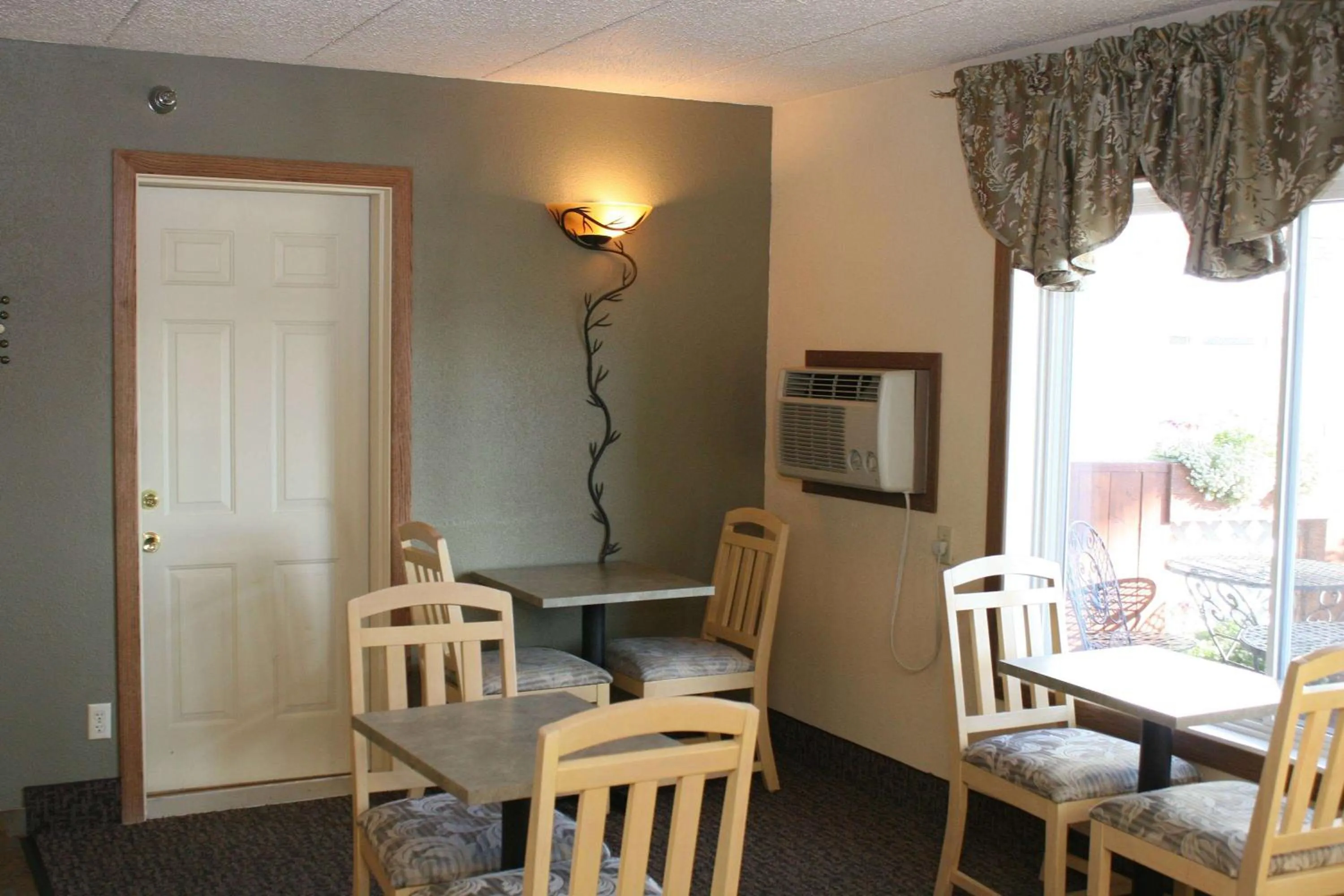 Breakfast in Super 8 by Wyndham Rapid City