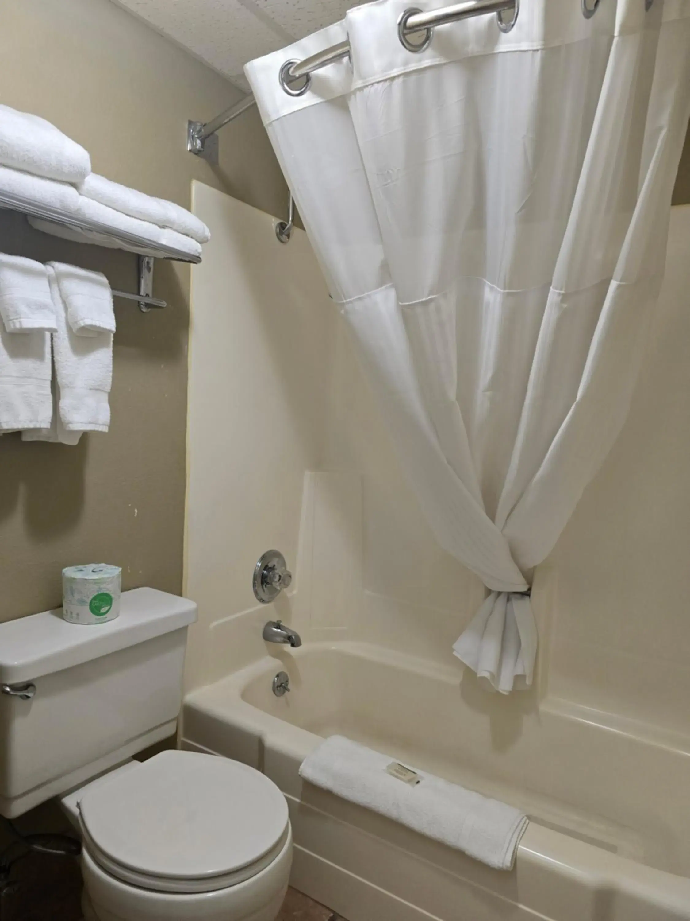 1 Queen Bed, Deluxe Room, Smoking in Super 8 by Wyndham Rapid City 1 Queen Bed, Deluxe Room, Smoking in Super 8 by Wyndham Rapid City