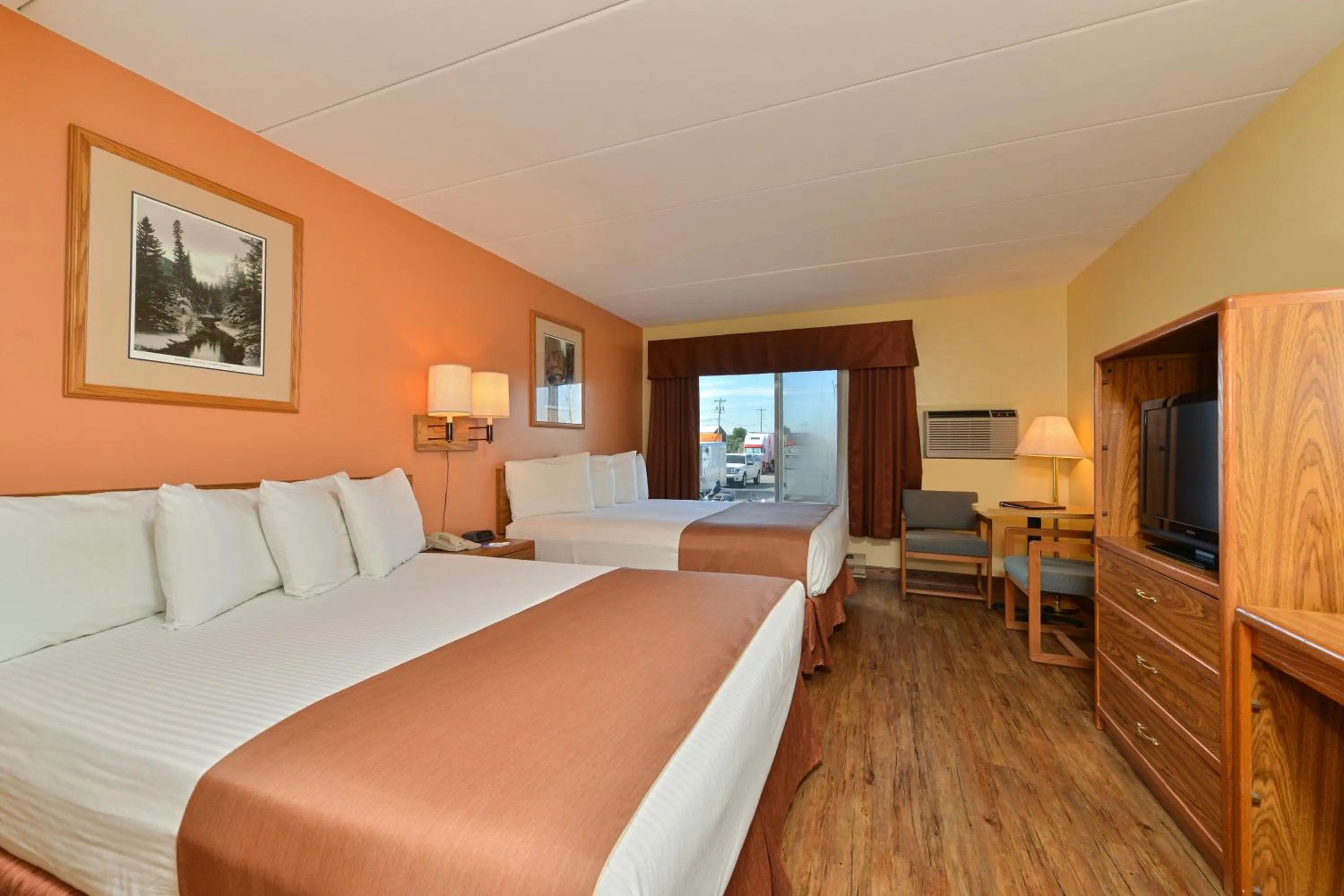 Bedroom, Bed in Super 8 by Wyndham Rapid City