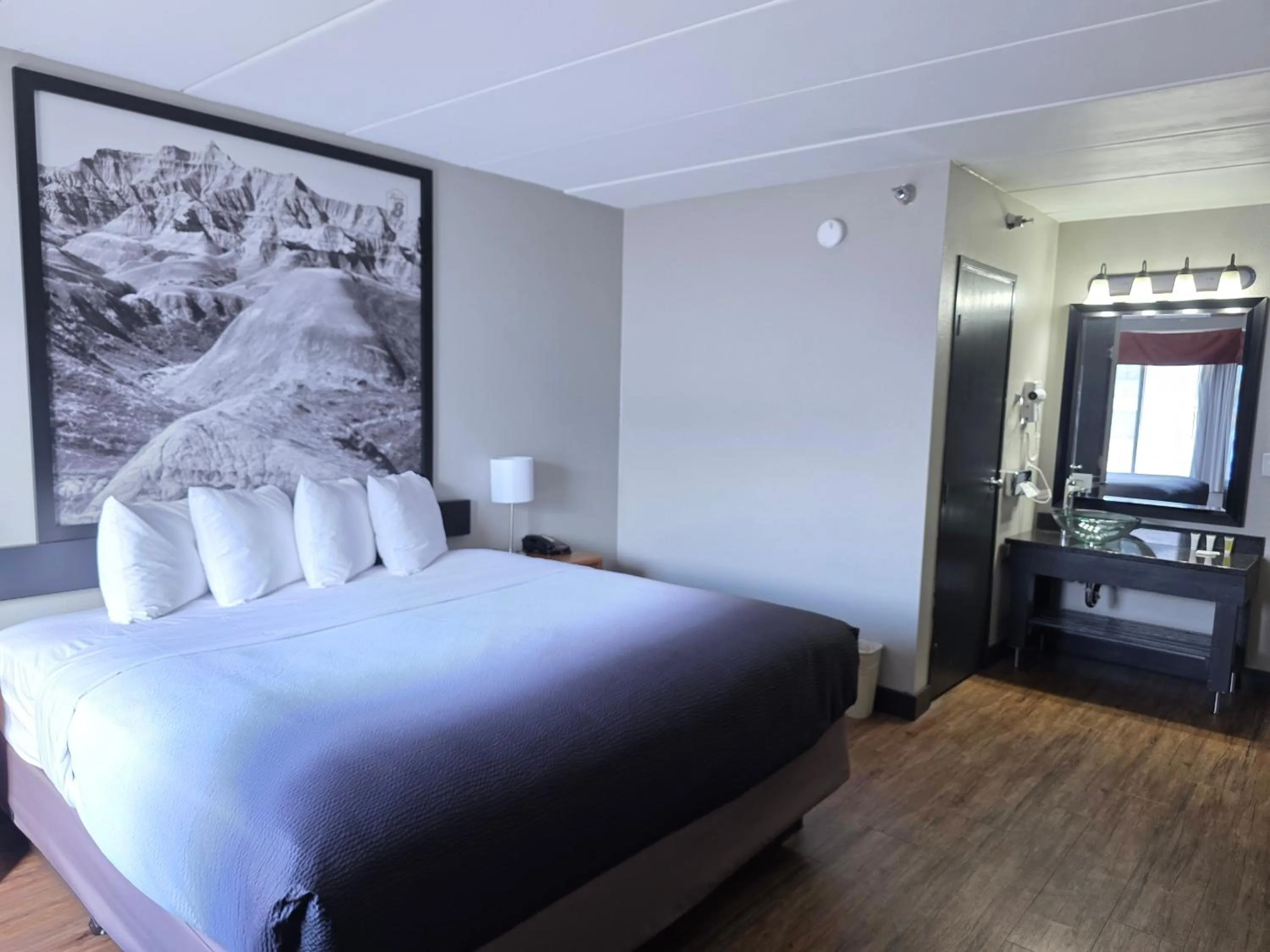 Photo of the whole room, Bed in Super 8 by Wyndham Rapid City