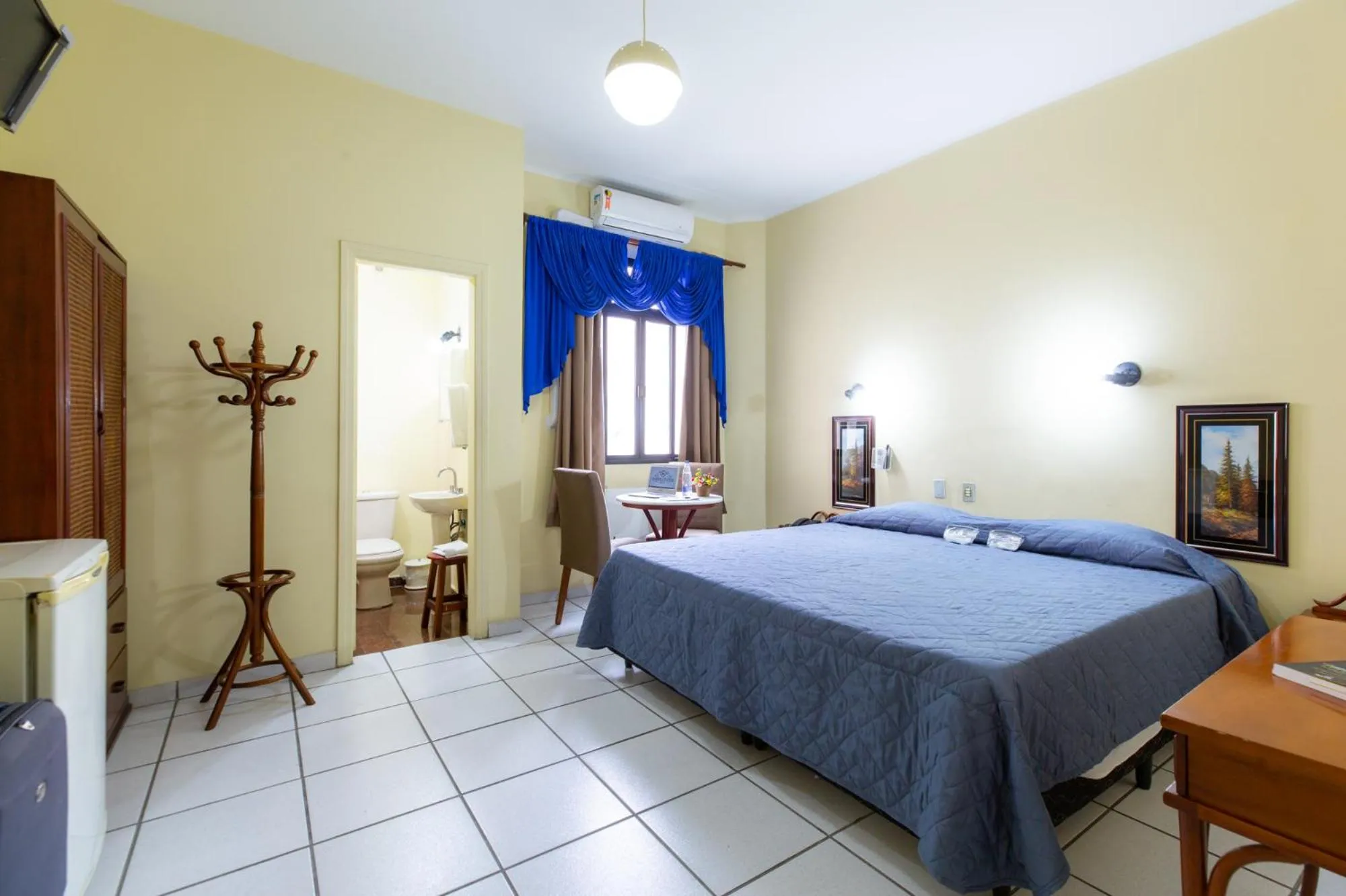 Photo of the whole room, Bed in Daher Center Hotel