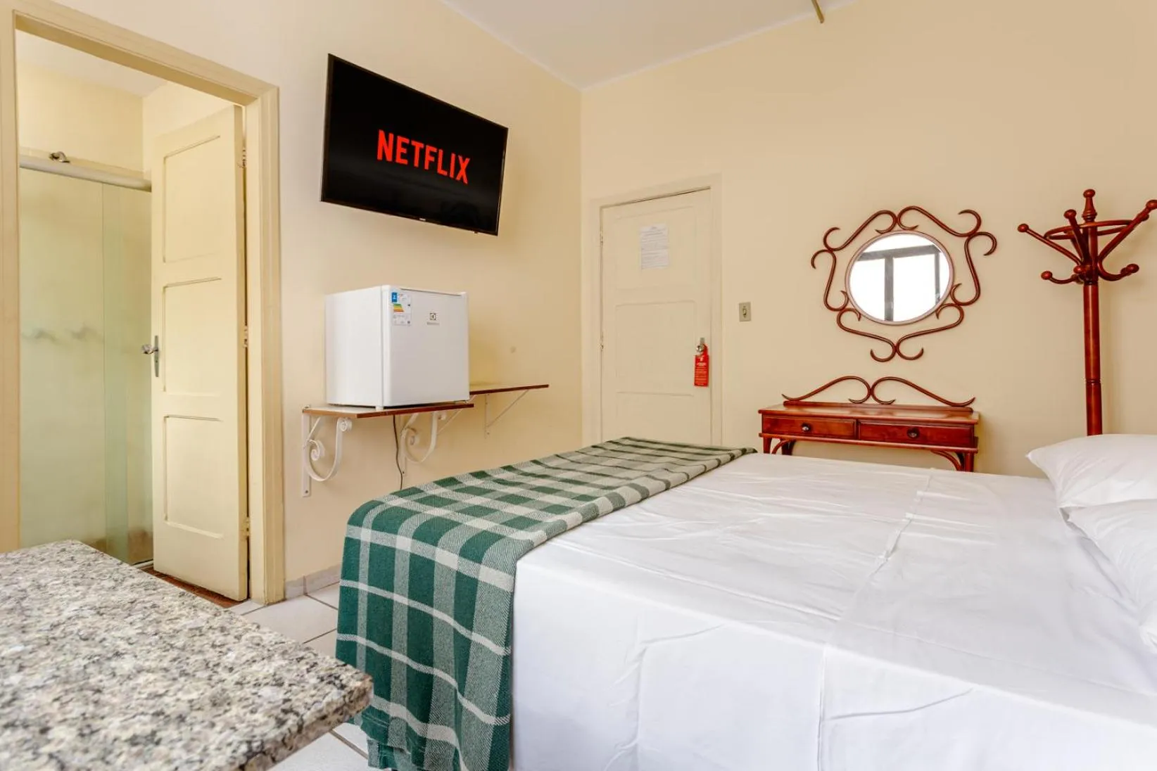 Bedroom, Bed in Daher Center Hotel