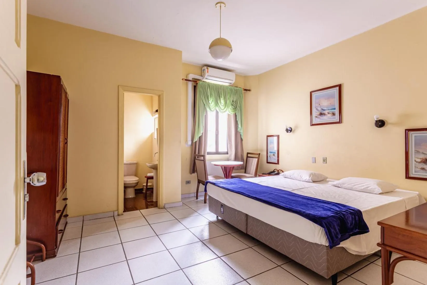 Bedroom, Bed in Daher Center Hotel