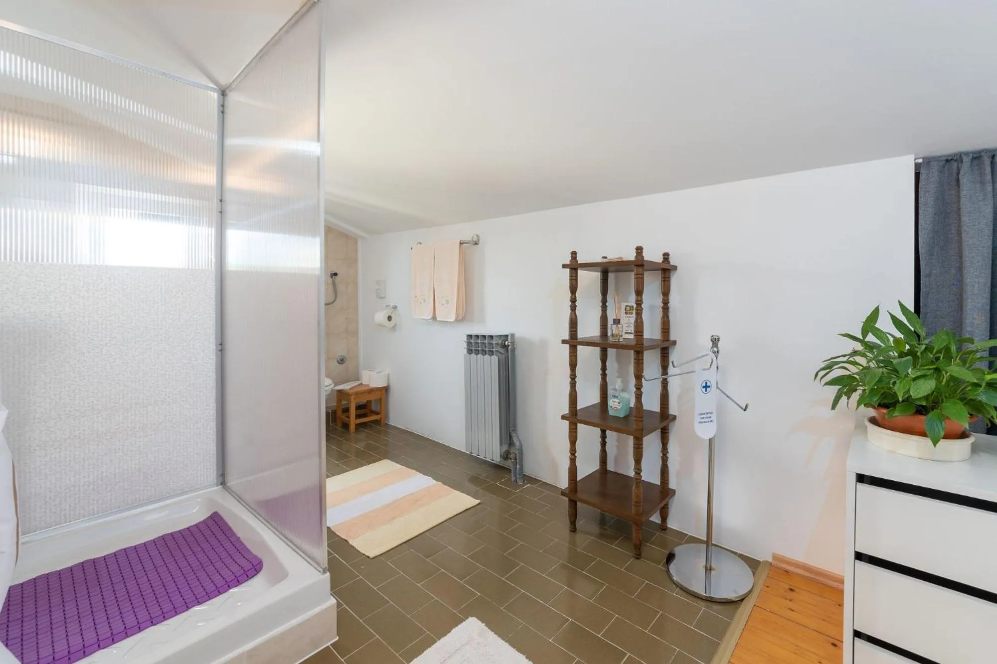 Bathroom, Bed in Apartments Pilicari