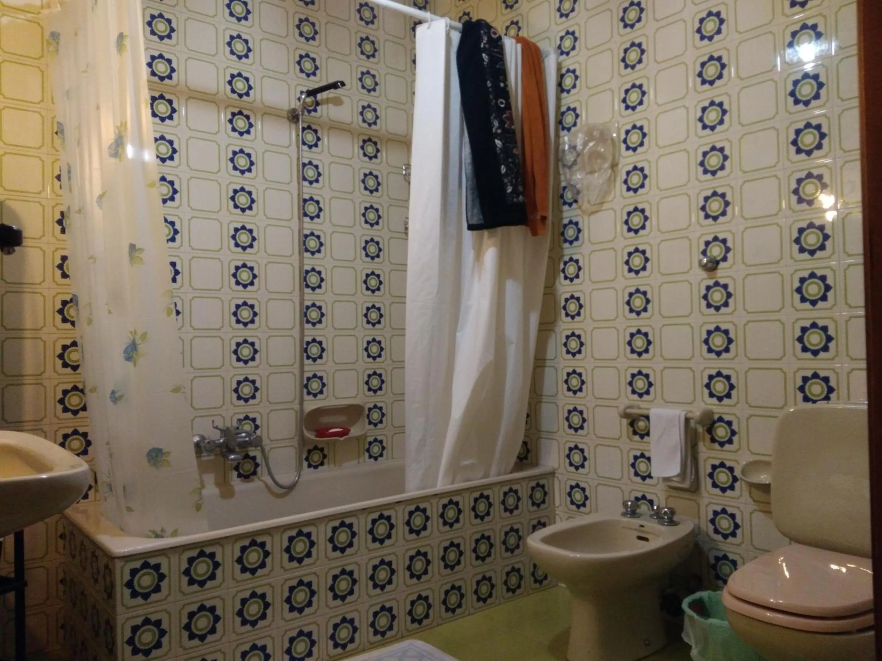 Shower in B&B Cavour