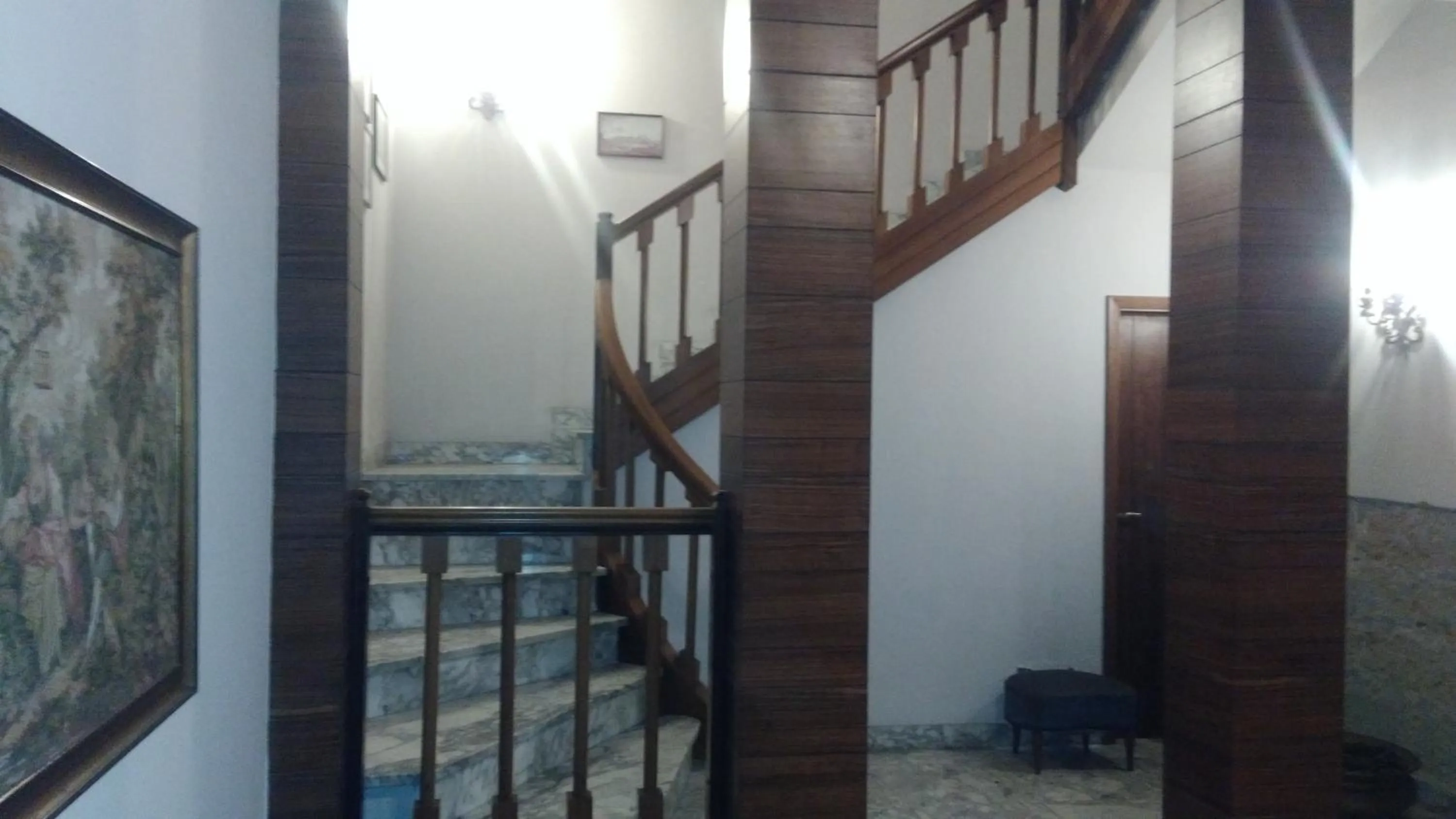 Text overlay in B&B Cavour