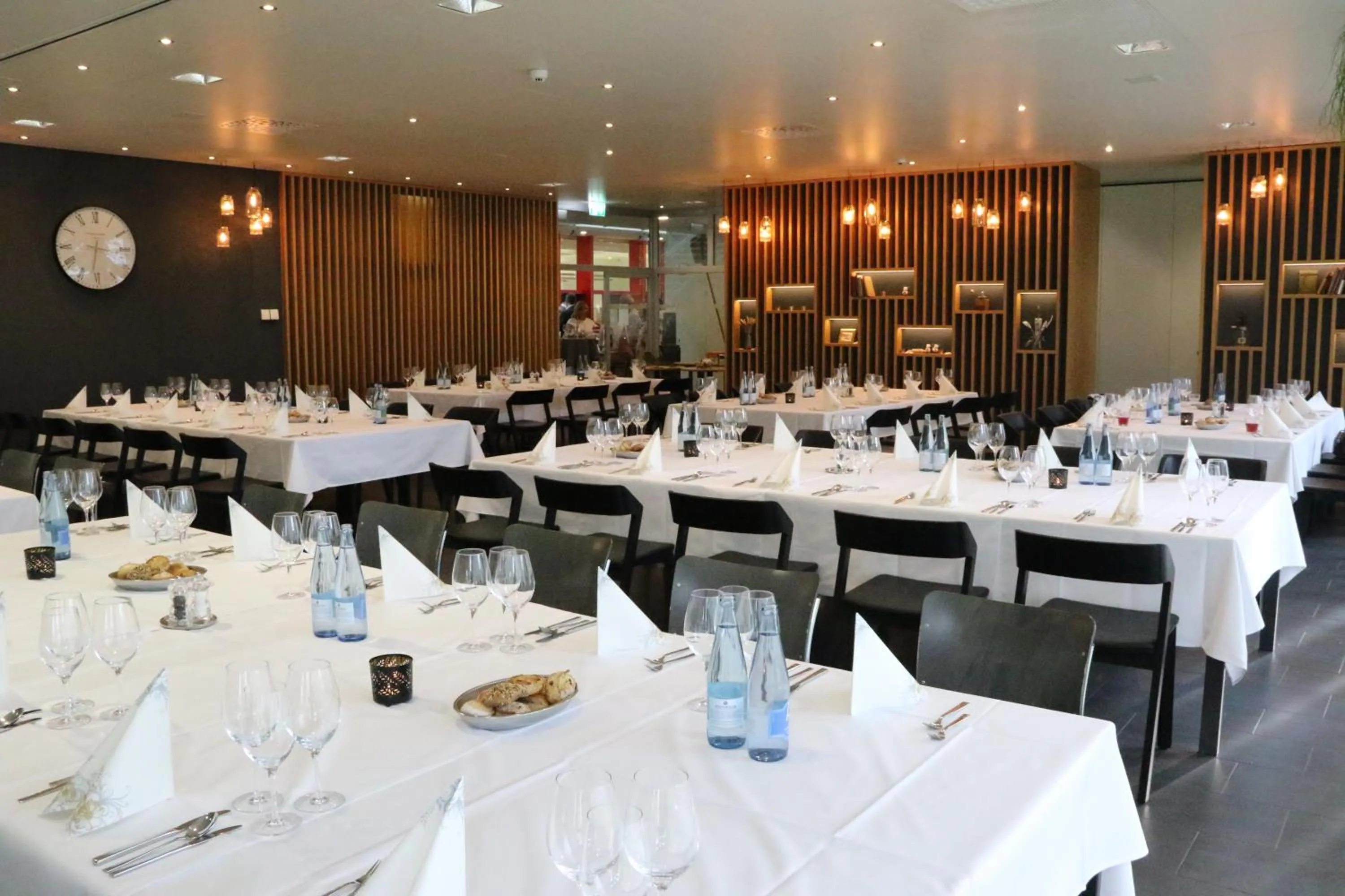Restaurant/places to eat in Richemont Hotel