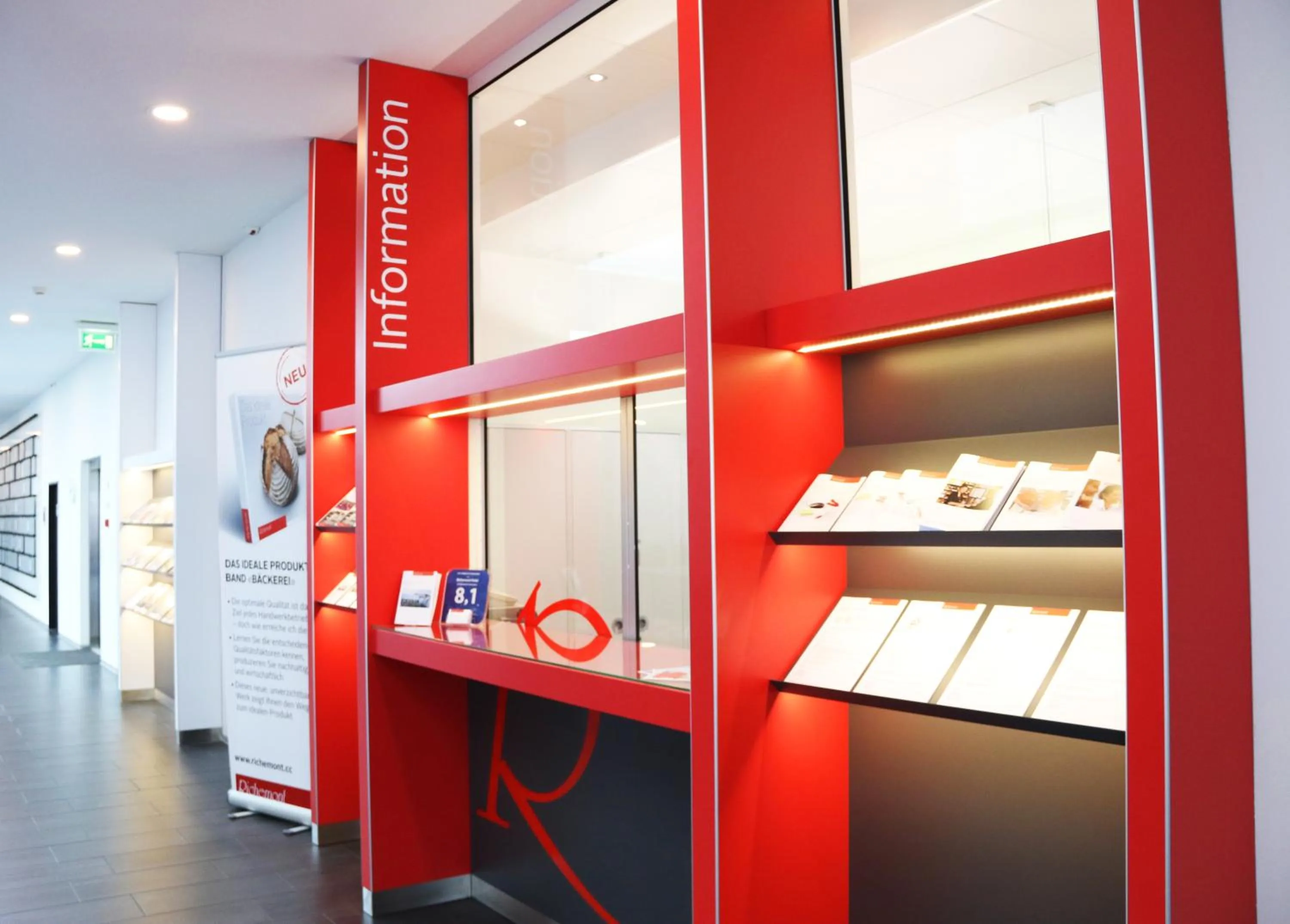 Facade/entrance in Richemont Hotel