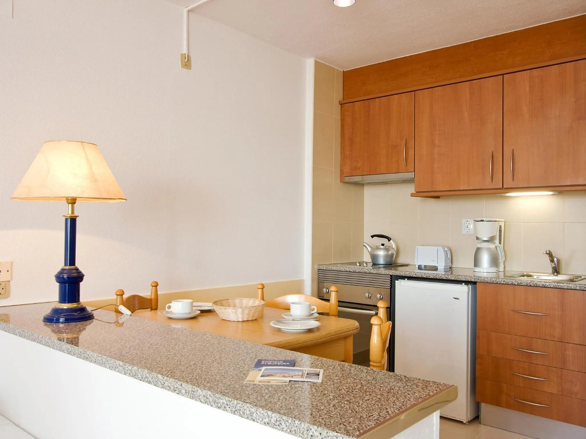 Kitchen or kitchenette in Apartamentos Edificio Albufeira - Alojamento Local
