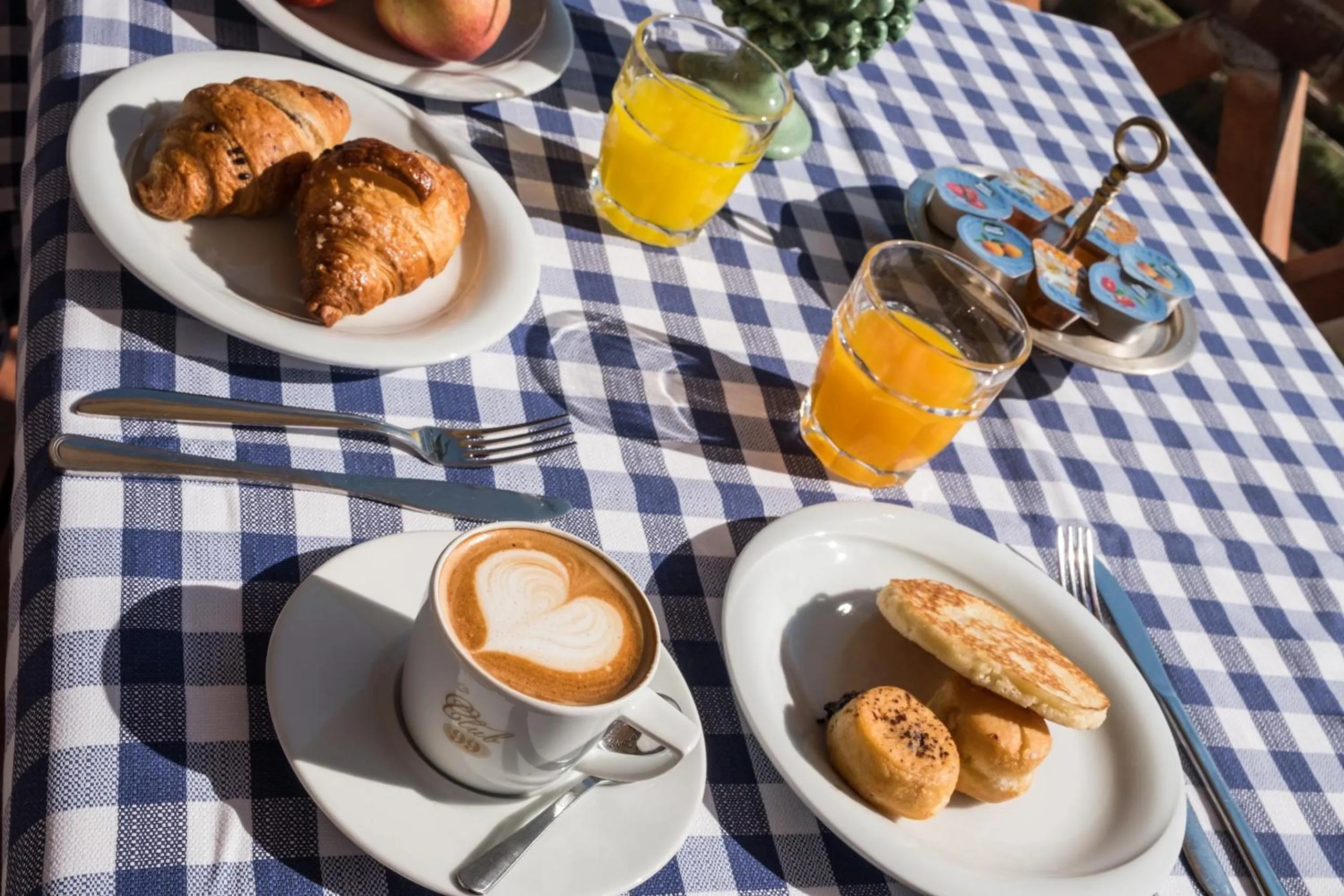 Continental breakfast in Hotel Villino Gallodoro