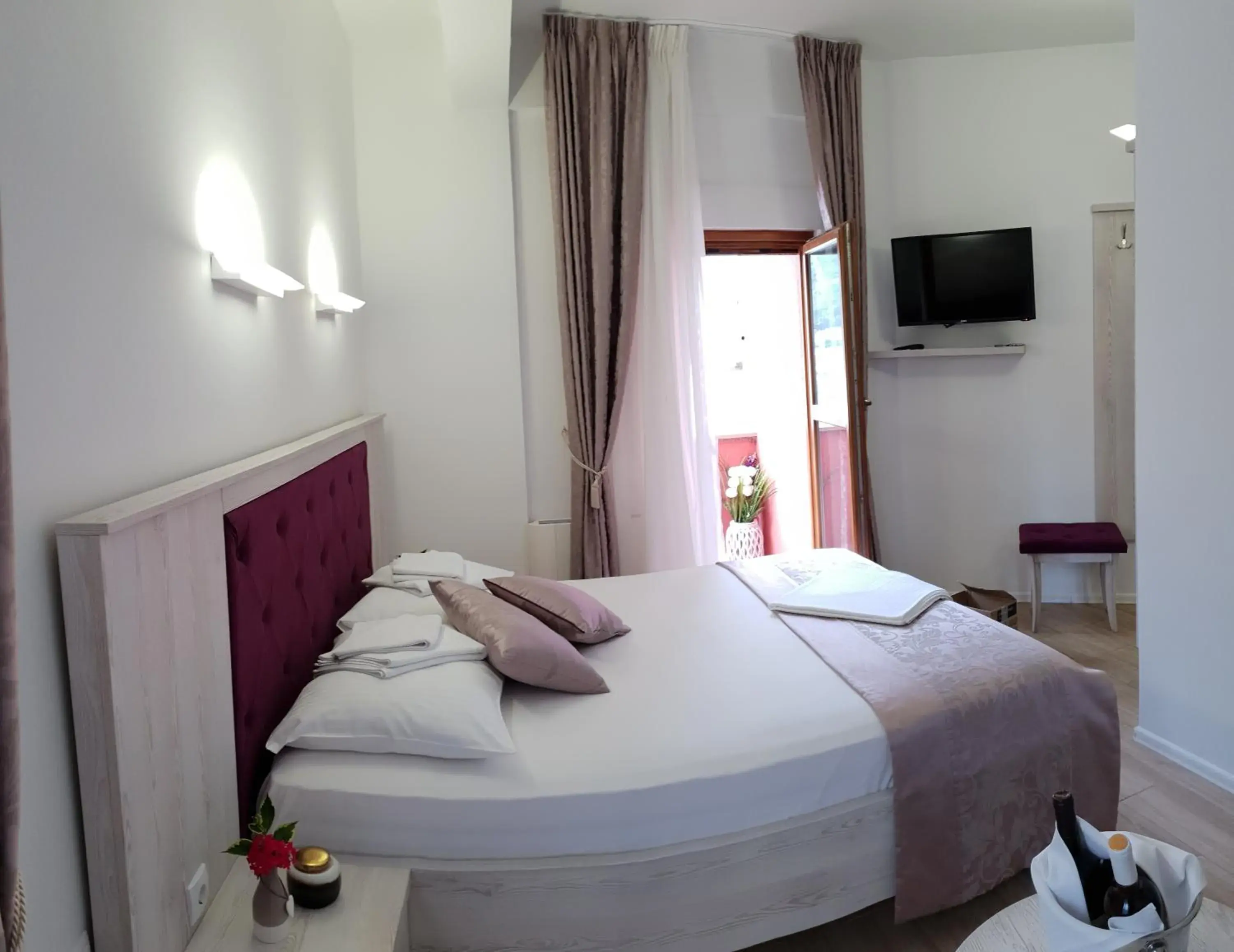 Apis Hotel Apis Hotel