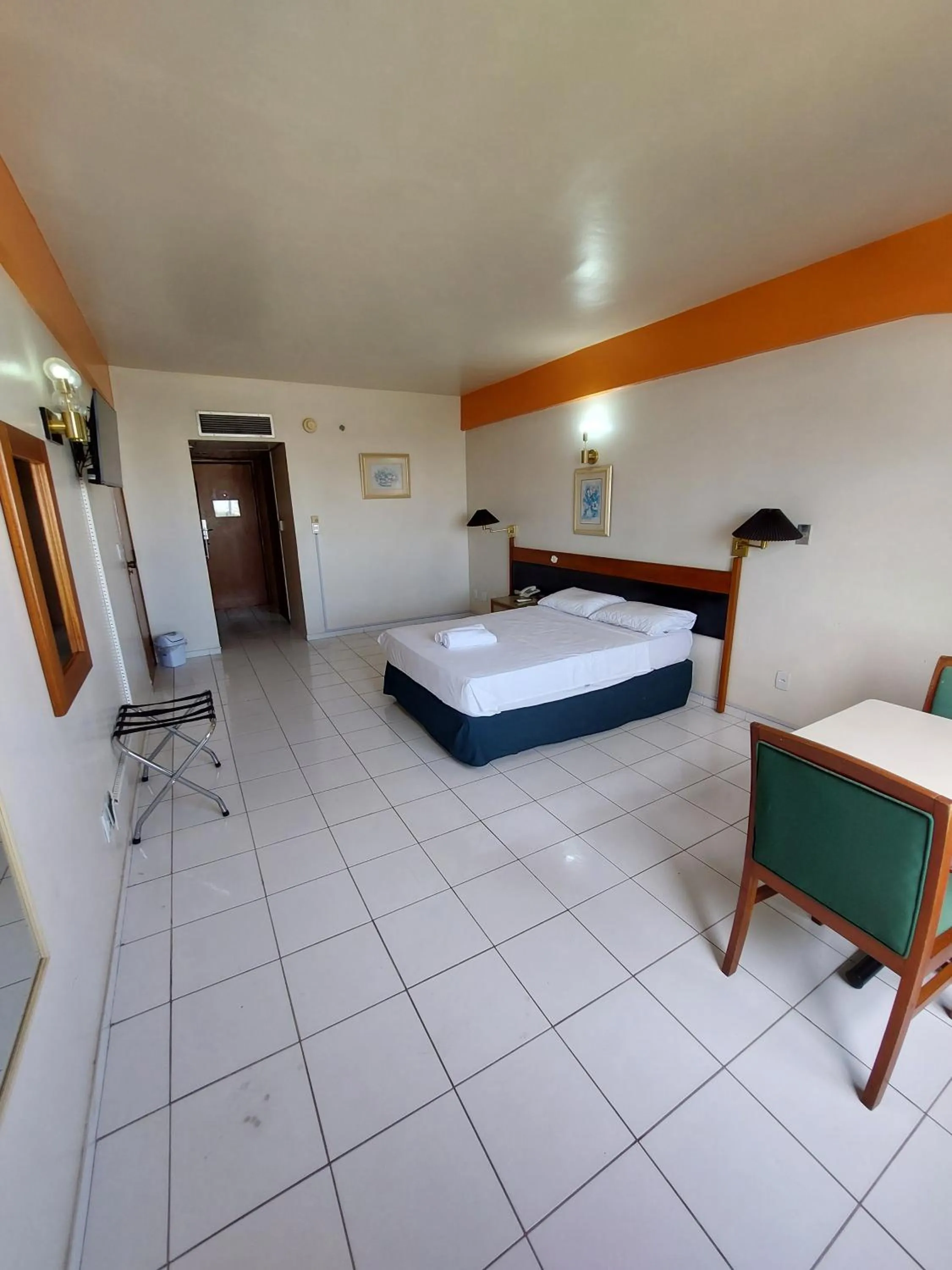 Photo of the whole room, Bed in Taj Mahal Hotel