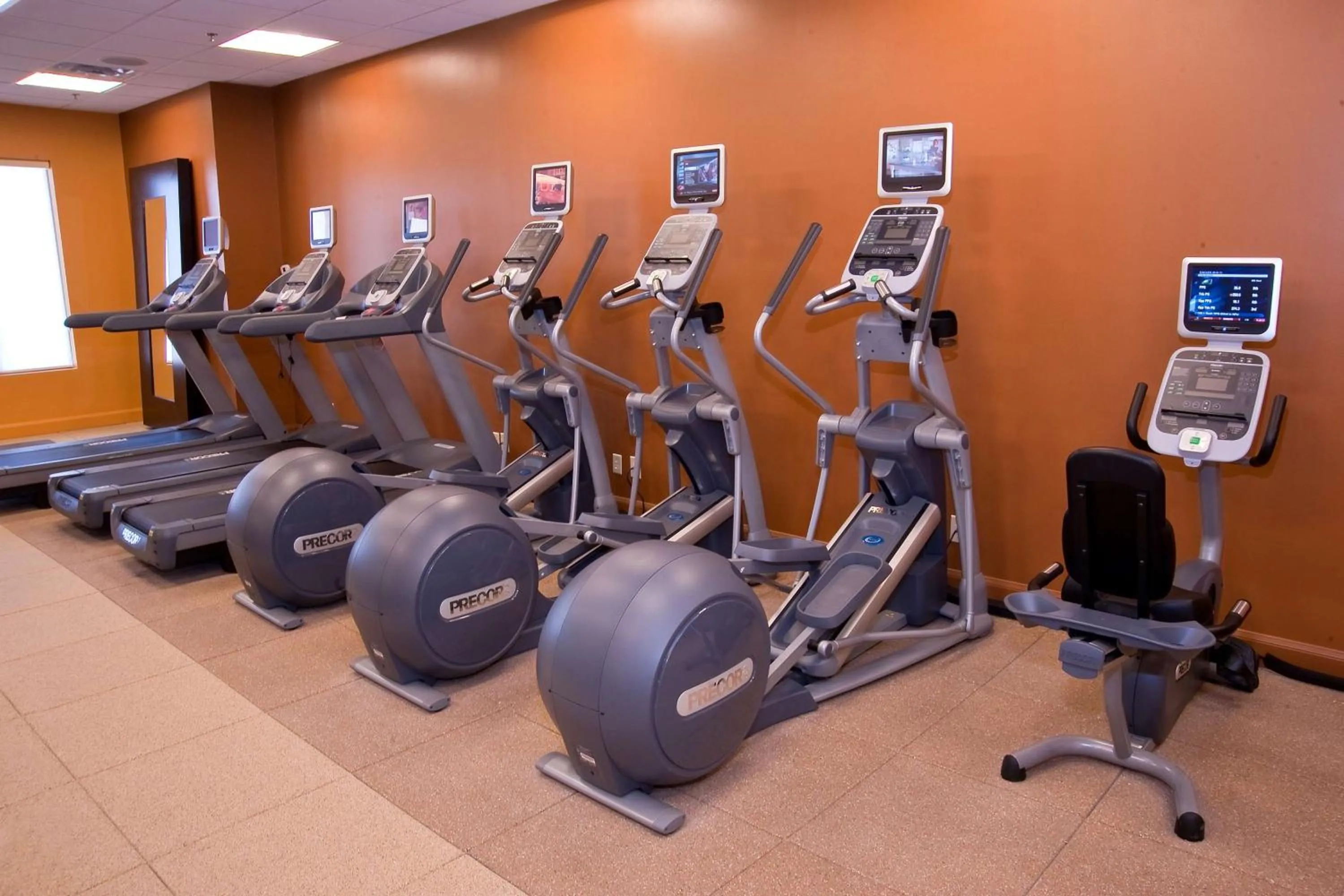 Fitness centre/facilities in DoubleTree by Hilton Collinsville/St.Louis