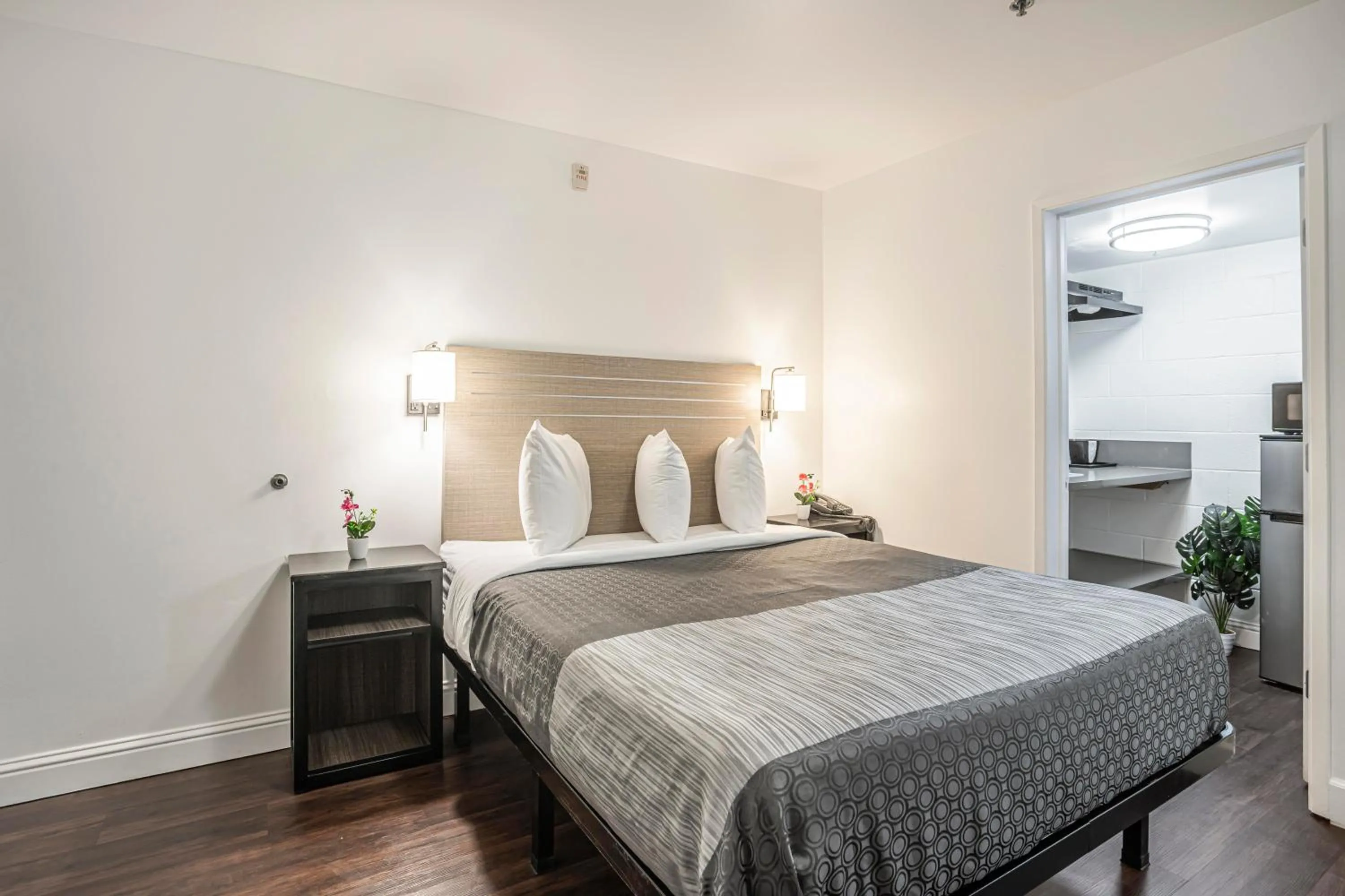 Guests, Bed in The Greens Hotel on Del Paso